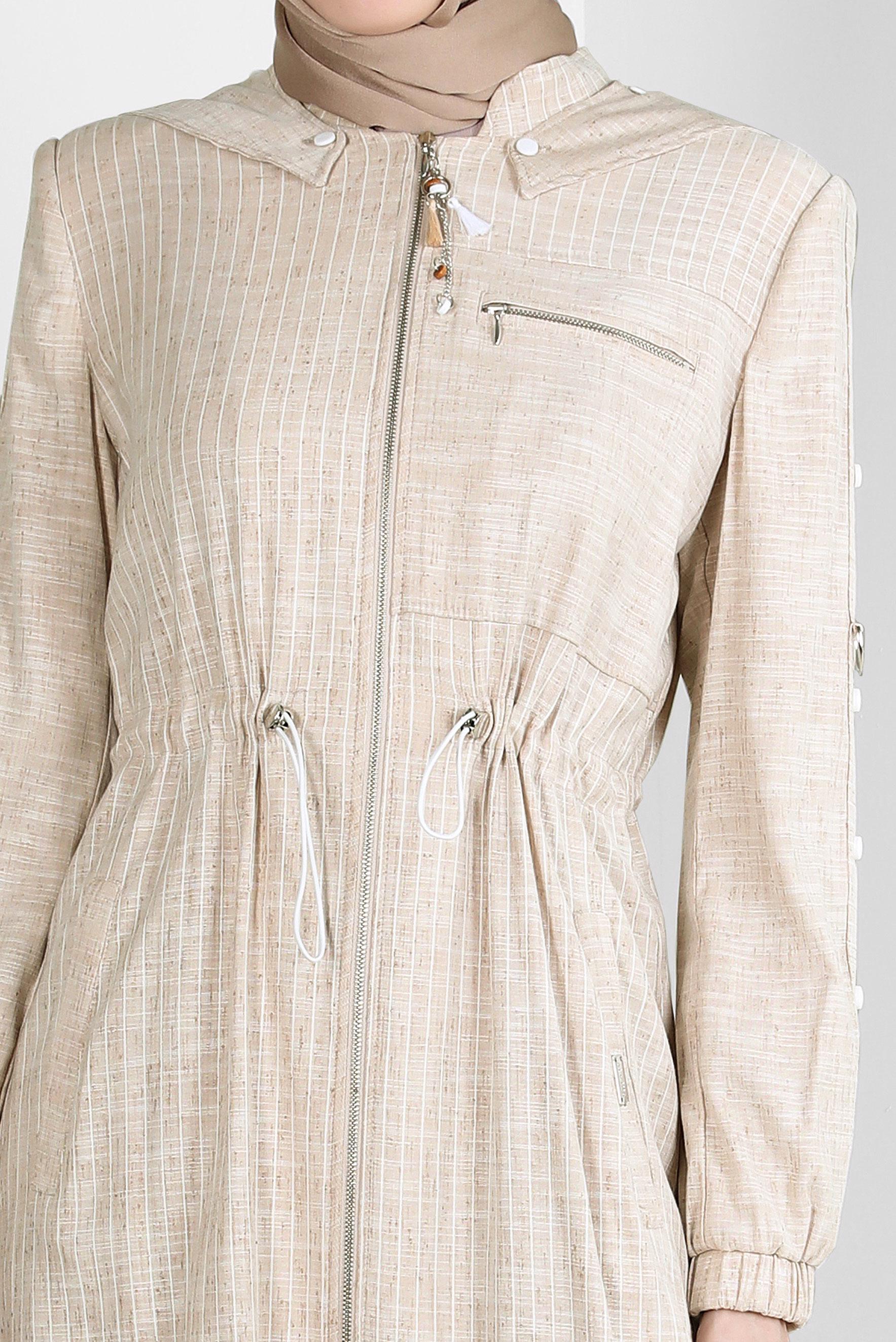 Tesettür giyim BEJ ÇIKARILABİLİR KAPÜŞONLU ÇİZGİLİ TRENÇKOT 10767