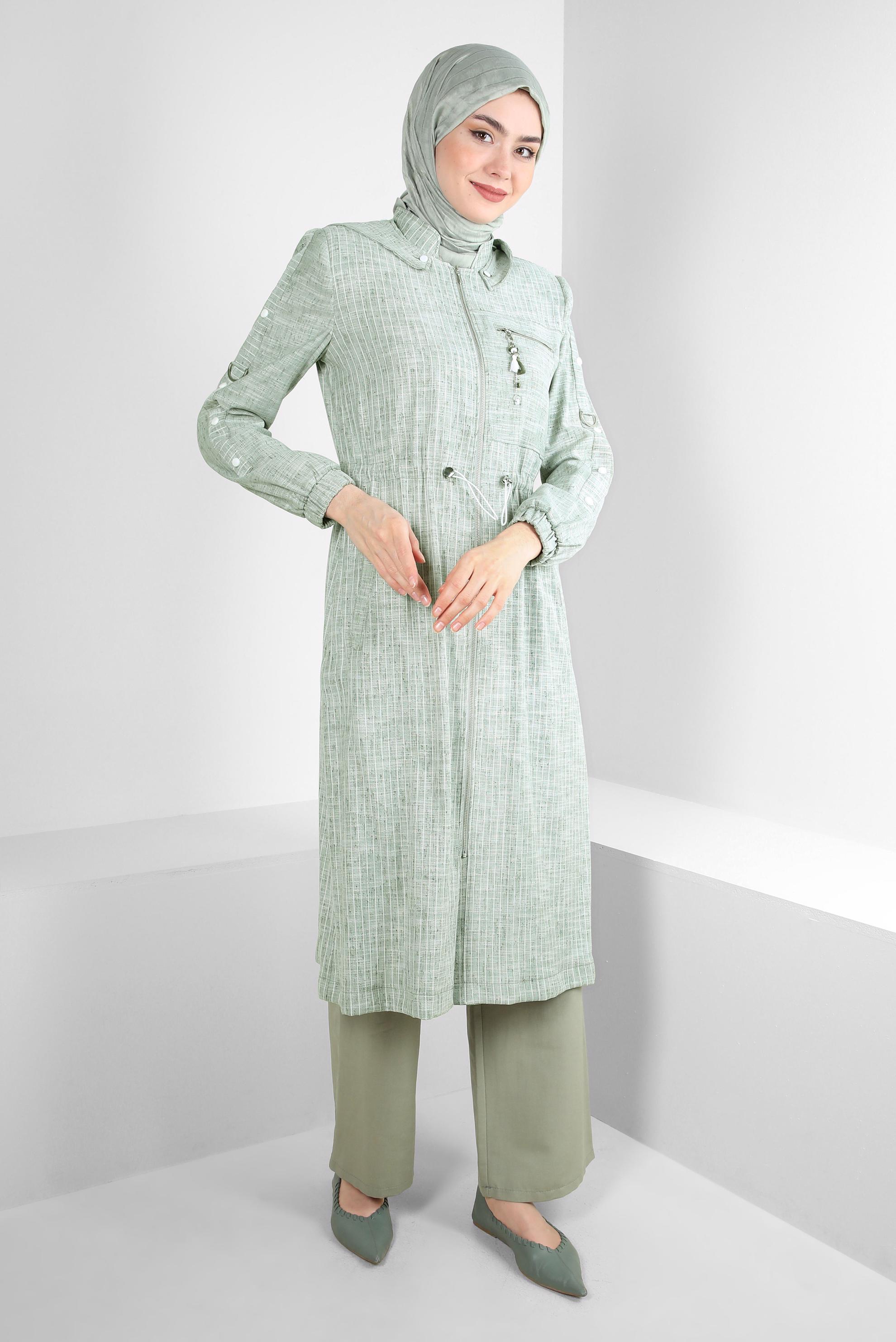 Tesettür giyim YEŞİL ÇIKARILABİLİR KAPÜŞONLU ÇİZGİLİ TRENÇKOT 10767