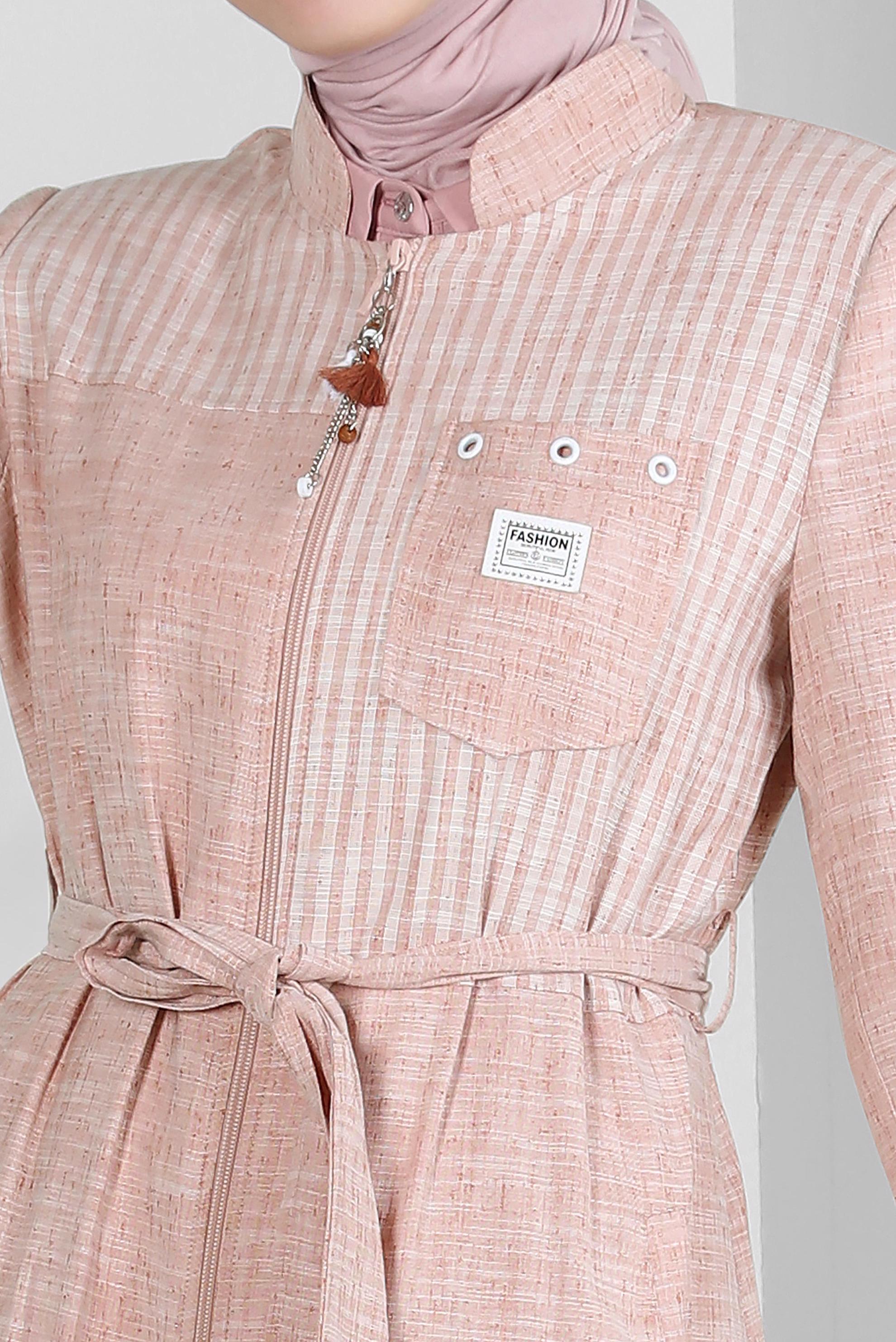 Tesettür giyim PUDRA YANI YIRTMAÇLI FERMUARLI KUŞAKLI TRENÇKOT 10769