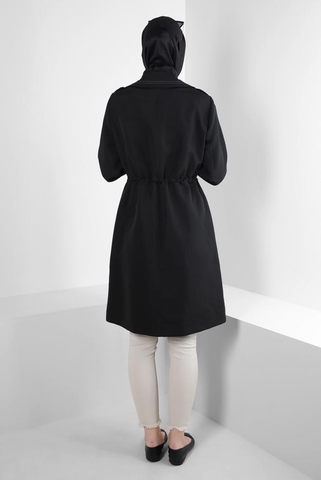 Tesettür giyim SİYAH BANTLI BELİ BÜZGÜLÜ TRENÇKOT 10770 - ALVİNA