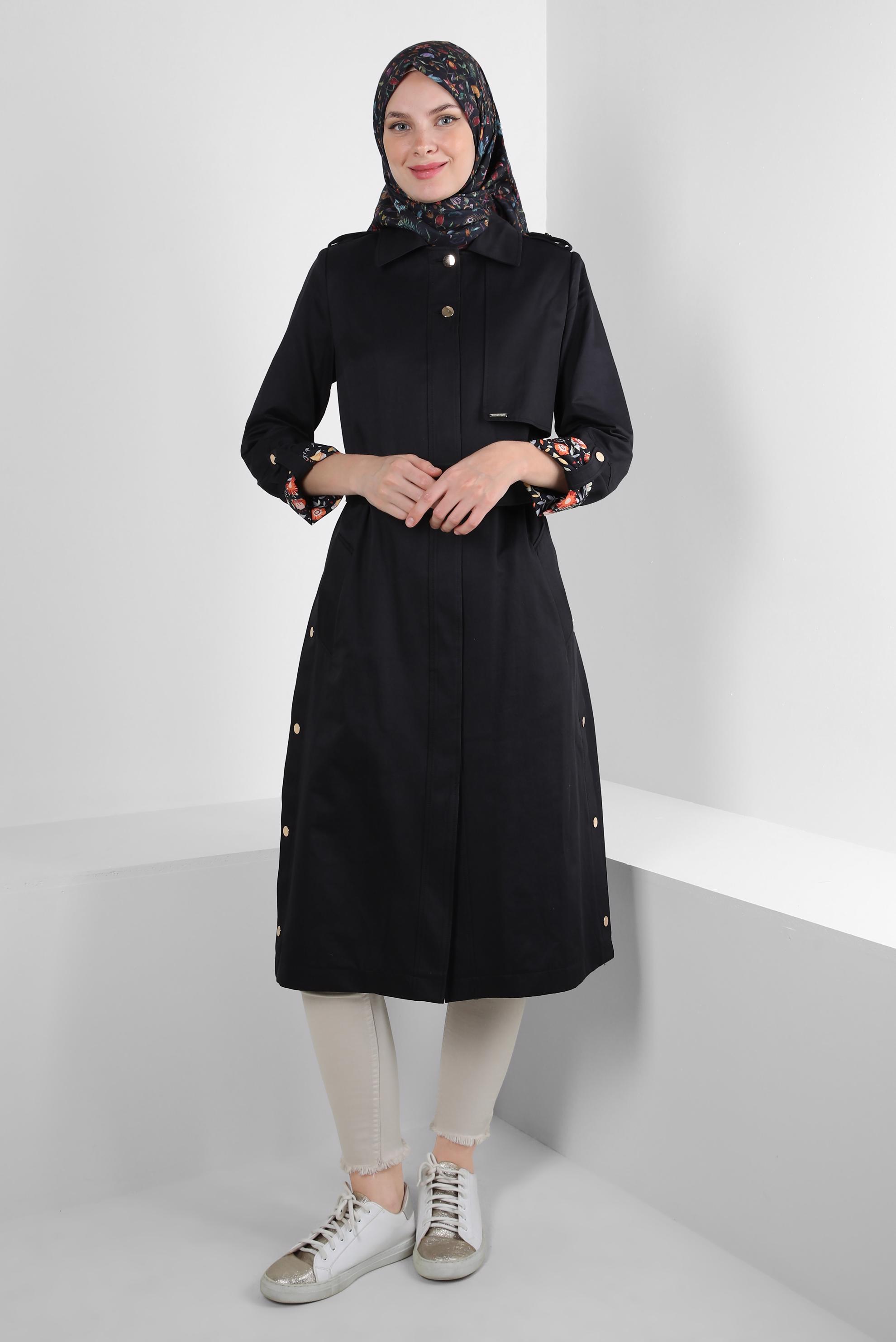 Tesettür giyim SİYAH MANŞETLERİ DESENLİ KEMERLİ TRENÇKOT 10771