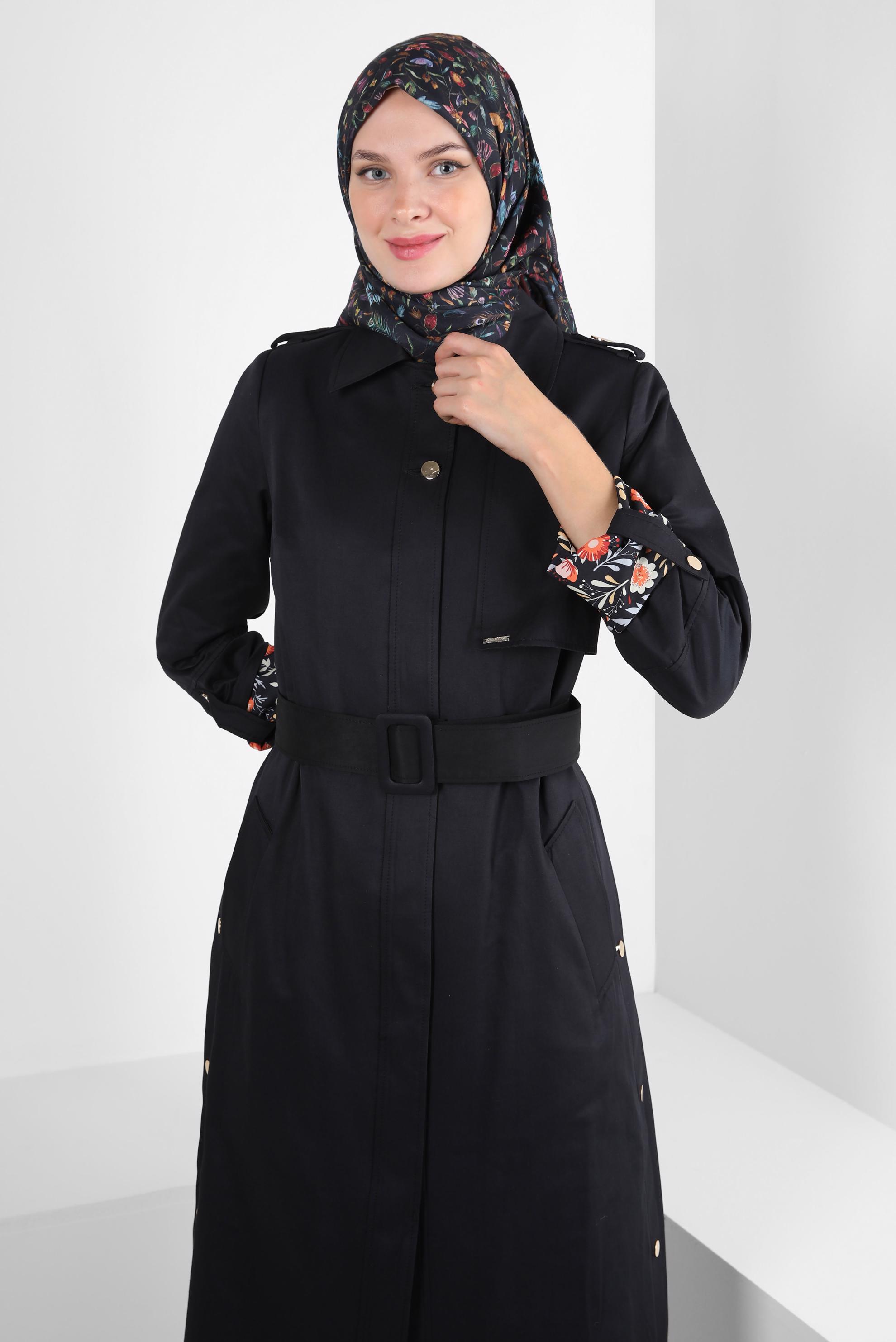 Tesettür giyim SİYAH MANŞETLERİ DESENLİ KEMERLİ TRENÇKOT 10771