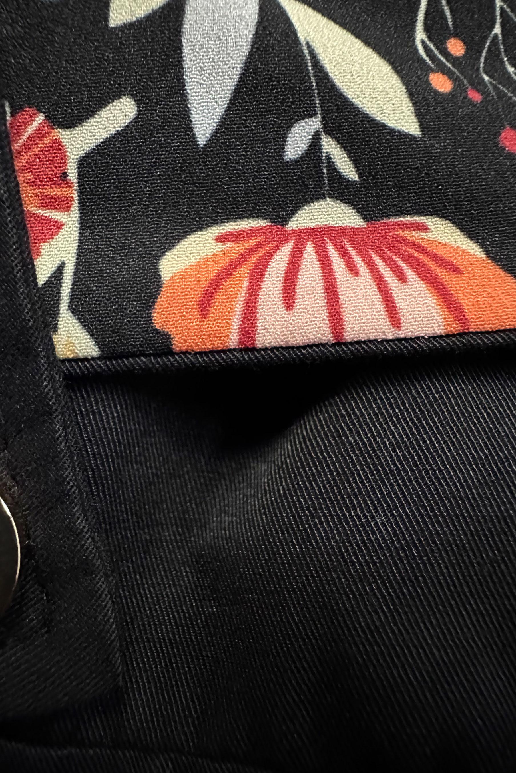 Tesettür giyim SİYAH MANŞETLERİ DESENLİ KEMERLİ TRENÇKOT 10771