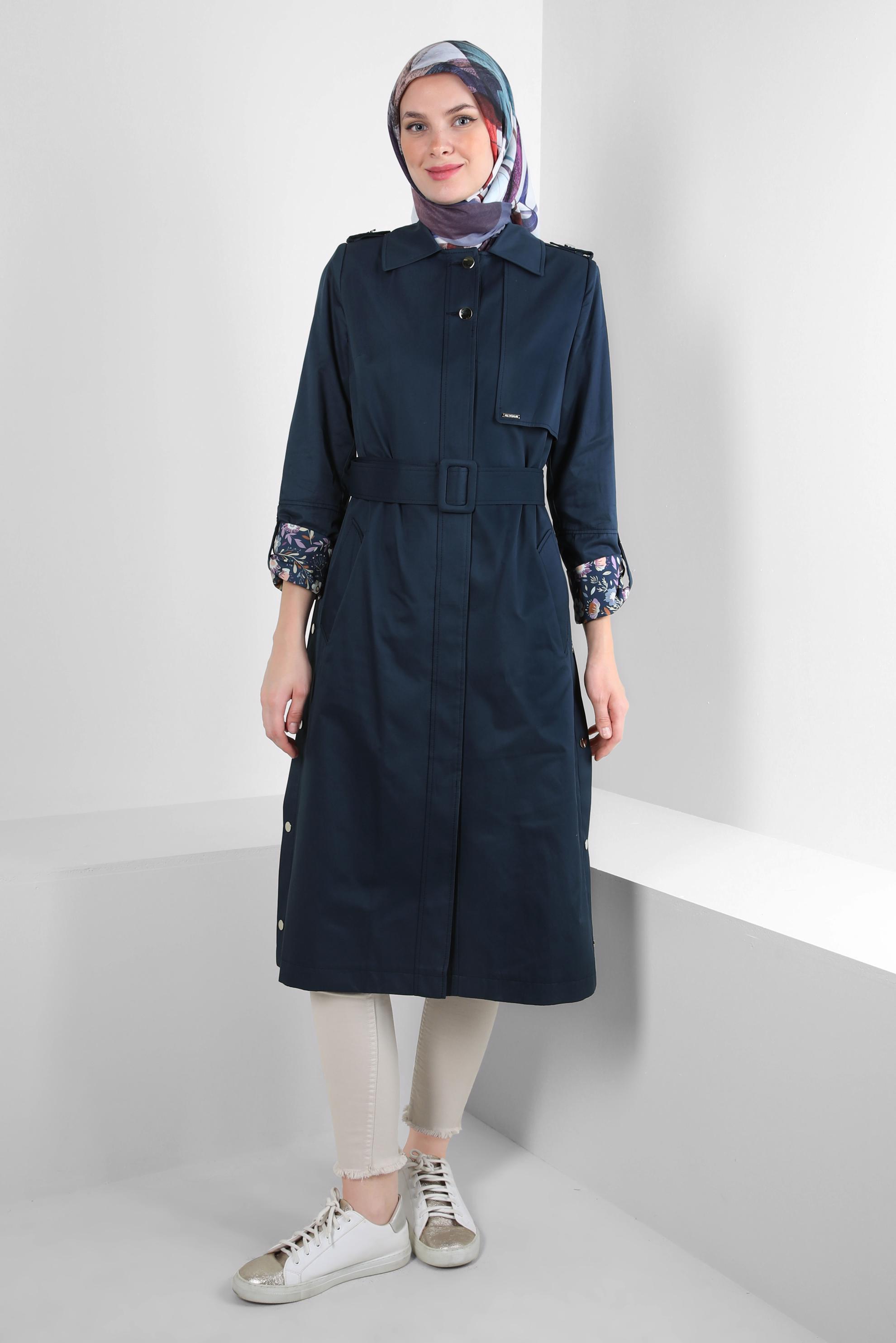 Tesettür giyim LACİVERT MANŞETLERİ DESENLİ KEMERLİ TRENÇKOT 10771