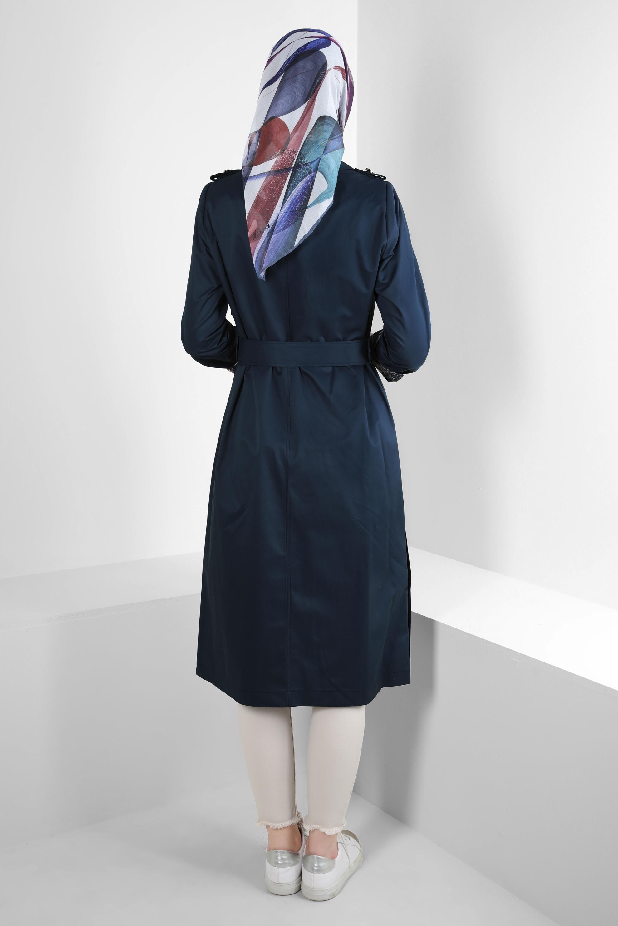 Tesettür giyim LACİVERT MANŞETLERİ DESENLİ KEMERLİ TRENÇKOT 10771