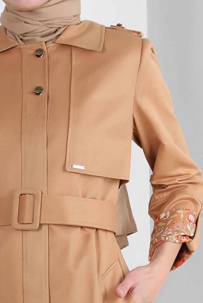 Tesettür giyim KAHVE MANŞETLERİ DESENLİ KEMERLİ TRENÇKOT 10771 - ALVİNA