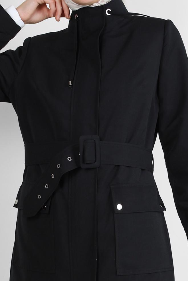 Tesettür giyim SİYAH KEMERLİ YAKASI BÜZGÜLÜ BANTLI TRENÇKOT 10772	 - ALVİNA