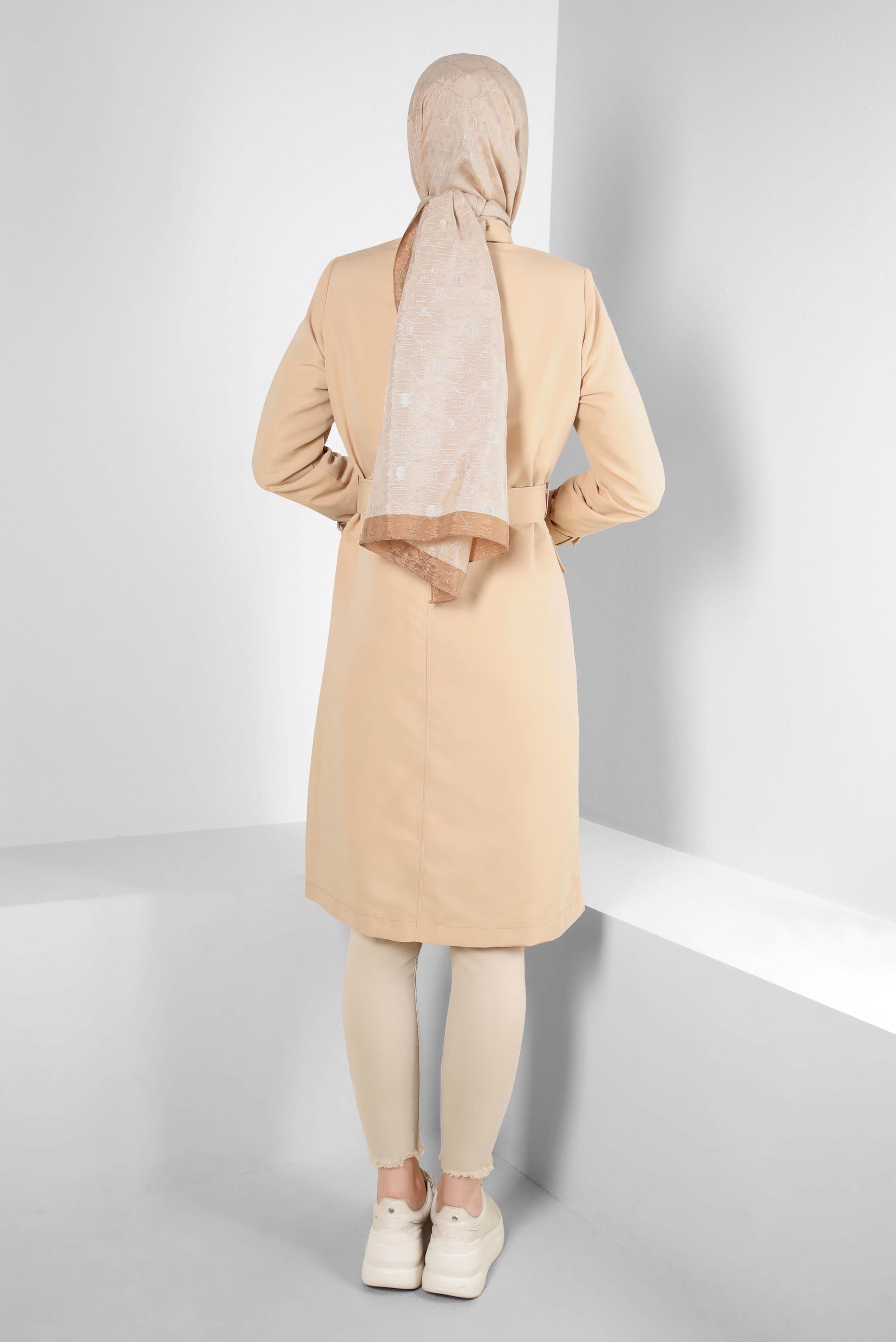 Tesettür giyim KAHVE KEMERLİ YAKASI BÜZGÜLÜ BANTLI TRENÇKOT 10772	