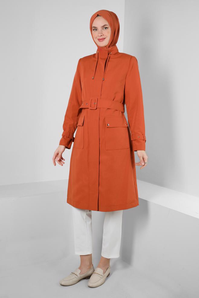 Tesettür giyim TURUNCU KEMERLİ YAKASI BÜZGÜLÜ BANTLI TRENÇKOT 10772	 - ALVİNA