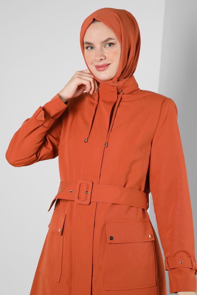 Tesettür giyim TURUNCU KEMERLİ YAKASI BÜZGÜLÜ BANTLI TRENÇKOT 10772	 - ALVİNA
