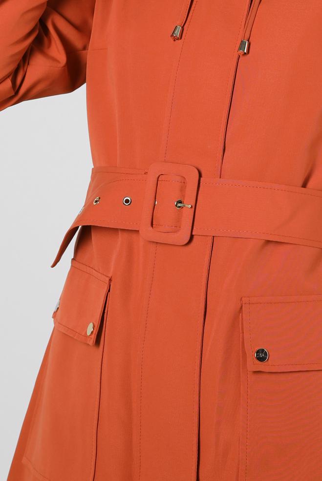 Tesettür giyim TURUNCU KEMERLİ YAKASI BÜZGÜLÜ BANTLI TRENÇKOT 10772	 - ALVİNA