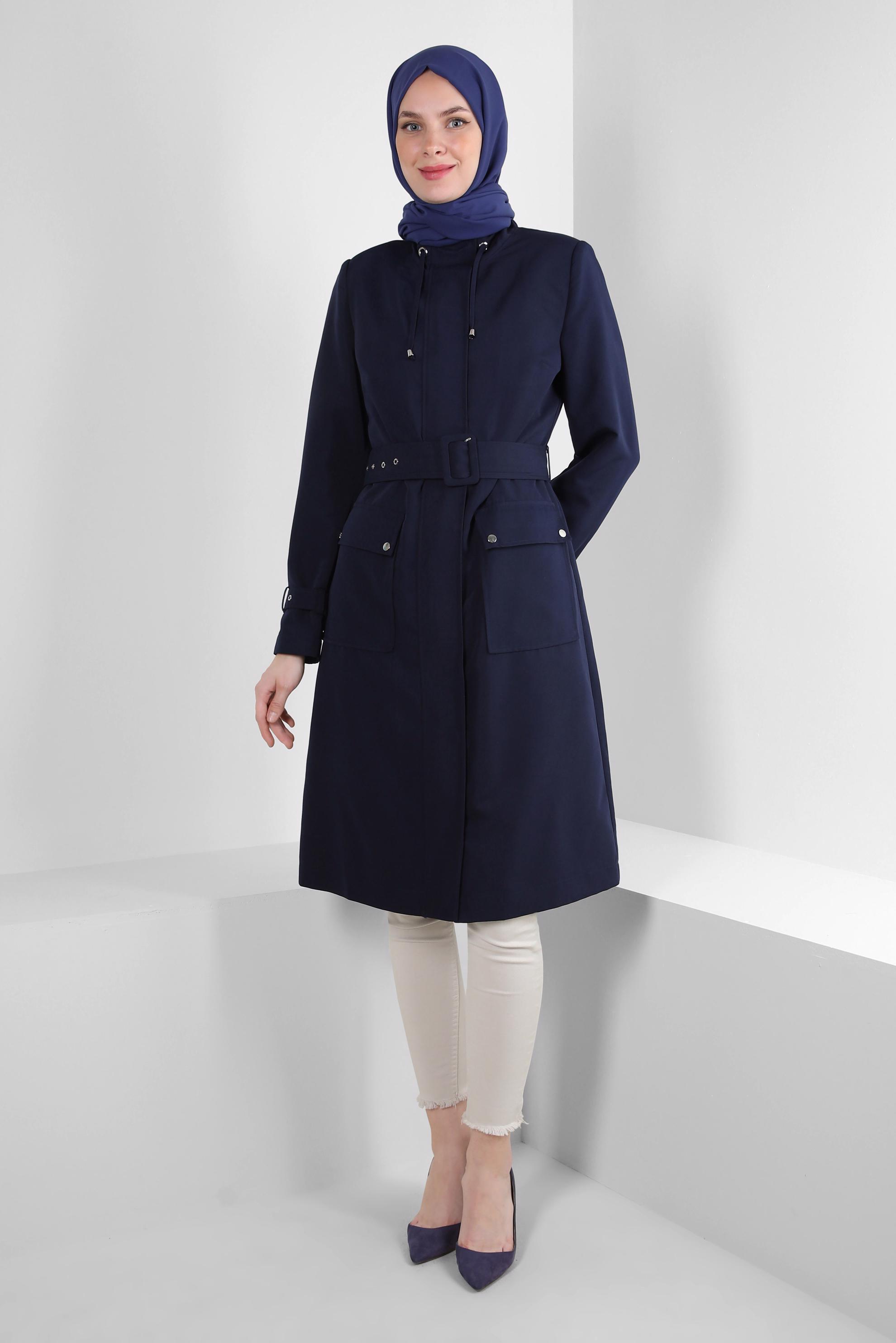 Tesettür giyim LACİVERT KEMERLİ YAKASI BÜZGÜLÜ BANTLI TRENÇKOT 10772	