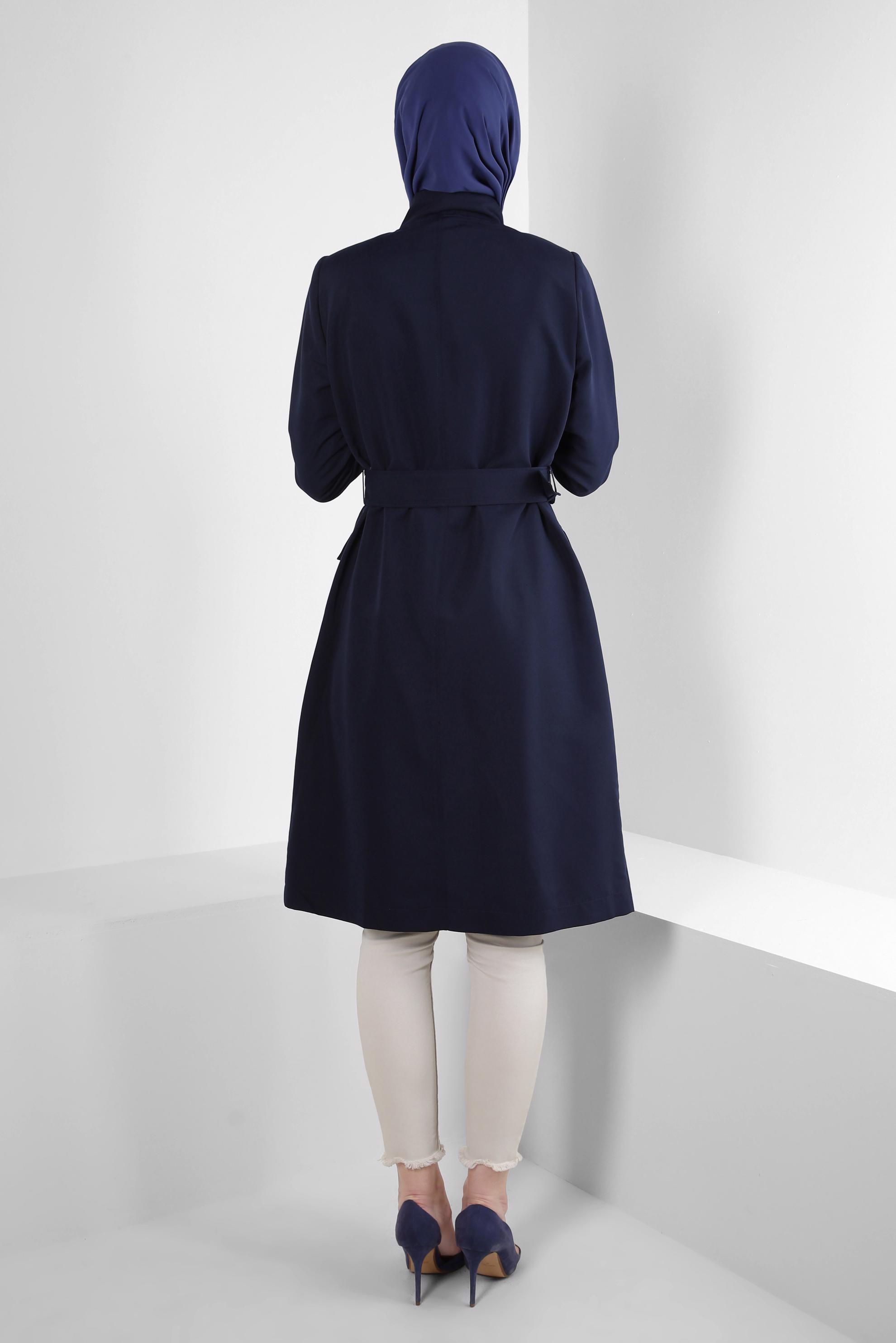 Tesettür giyim LACİVERT KEMERLİ YAKASI BÜZGÜLÜ BANTLI TRENÇKOT 10772	