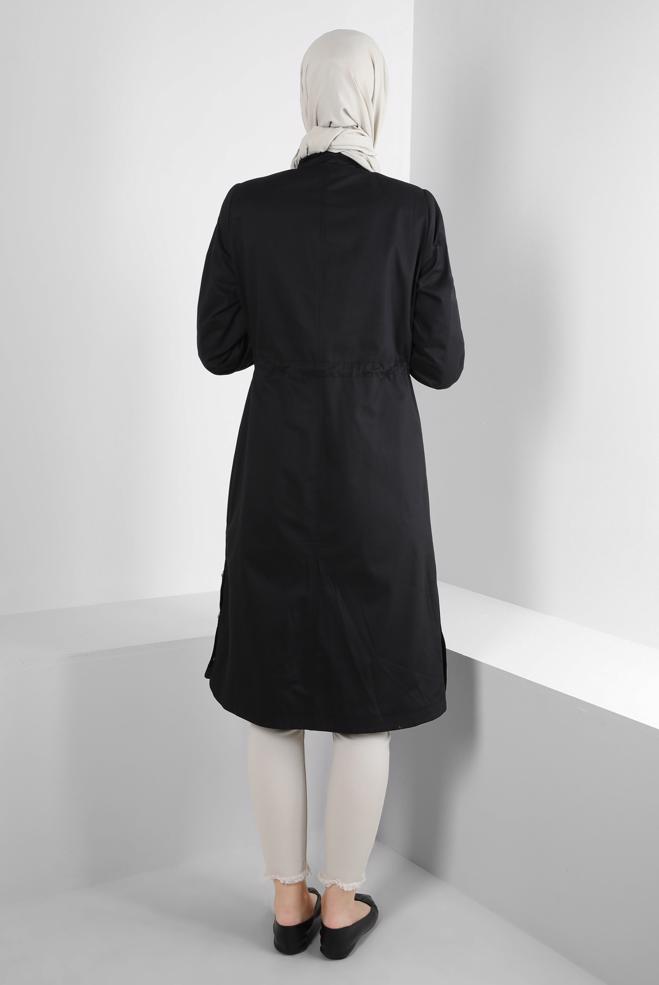 Tesettür giyim SİYAH BELİ BÜZGÜLÜ FERMUARLI TRENÇKOT 10773 - ALVİNA