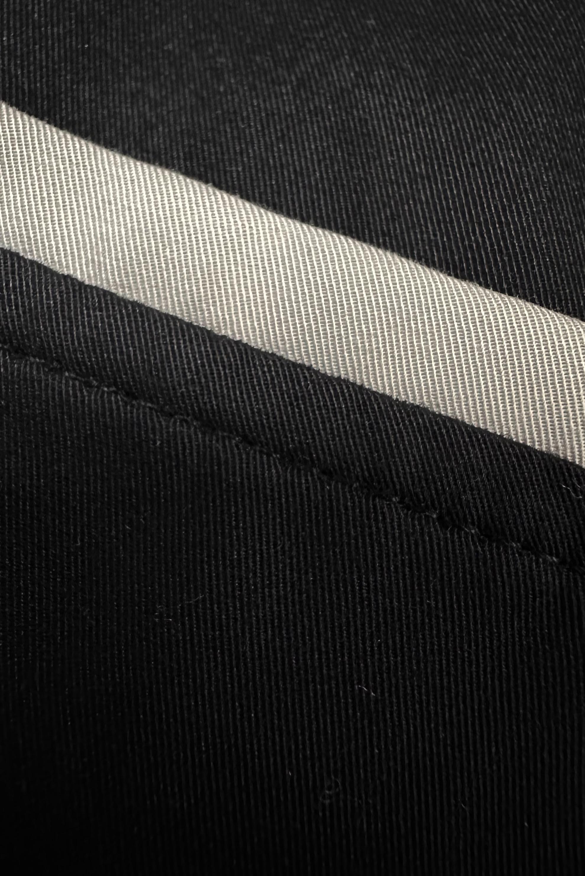 Tesettür giyim SİYAH BELİ BÜZGÜLÜ FERMUARLI TRENÇKOT 10773