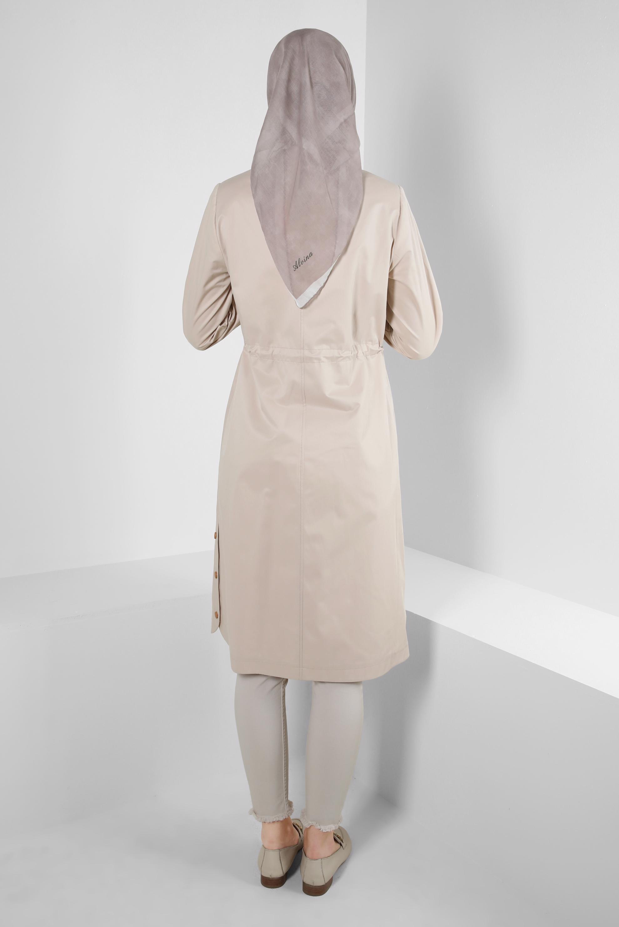 Tesettür giyim BEJ BELİ BÜZGÜLÜ FERMUARLI TRENÇKOT 10773