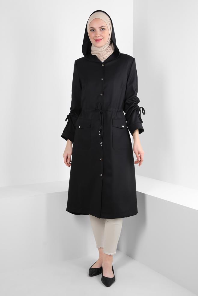 Tesettür giyim SİYAH KAPÜŞONLU BELİ BÜZGÜLÜ TRENÇKOT 10778 - ALVİNA