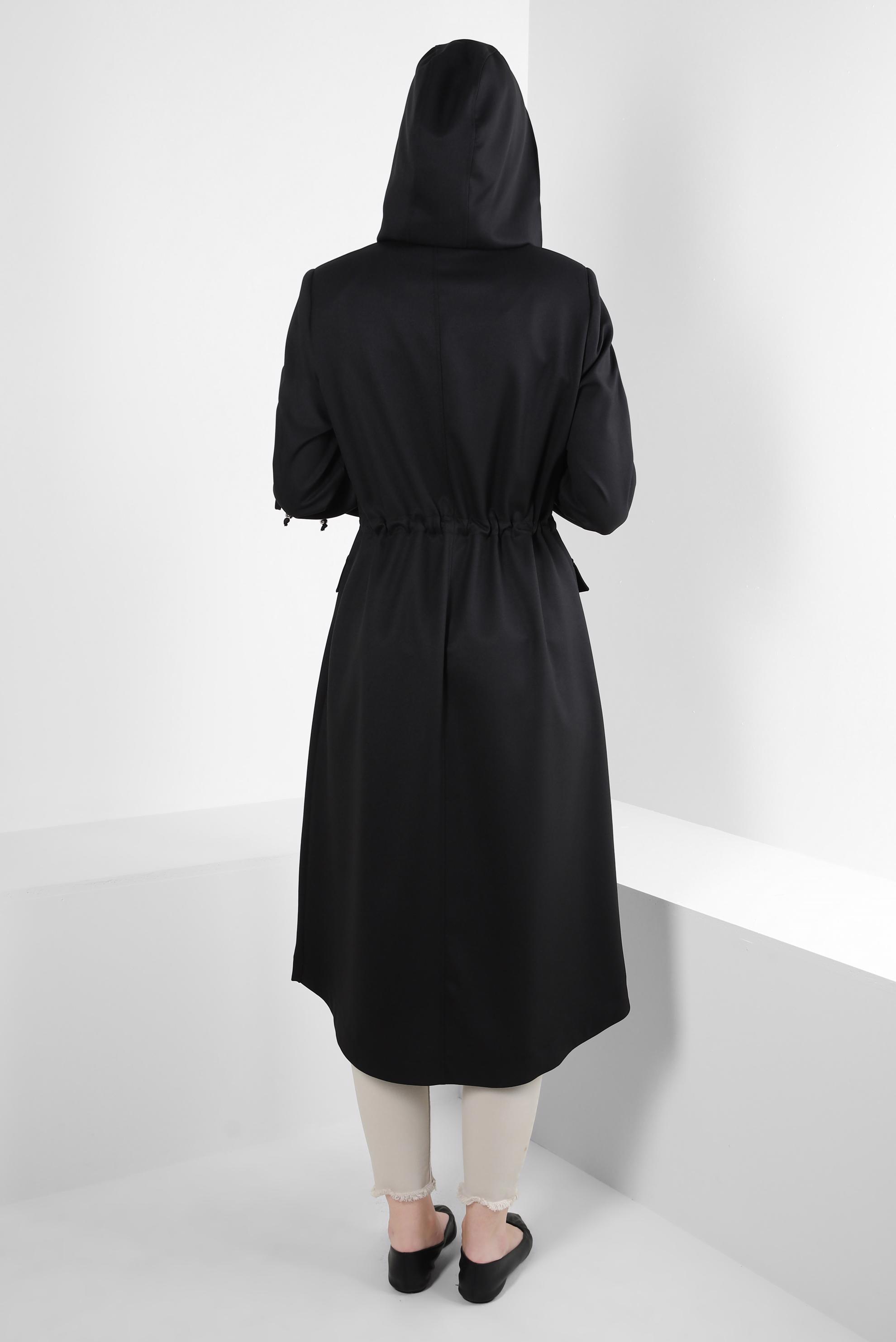 Tesettür giyim SİYAH KAPÜŞONLU BELİ BÜZGÜLÜ TRENÇKOT 10778