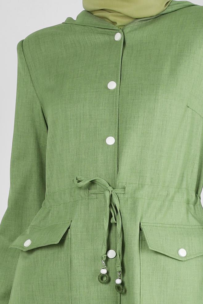 Tesettür giyim YEŞİL KAPÜŞONLU BELİ BÜZGÜLÜ TRENÇKOT 10778 - ALVİNA