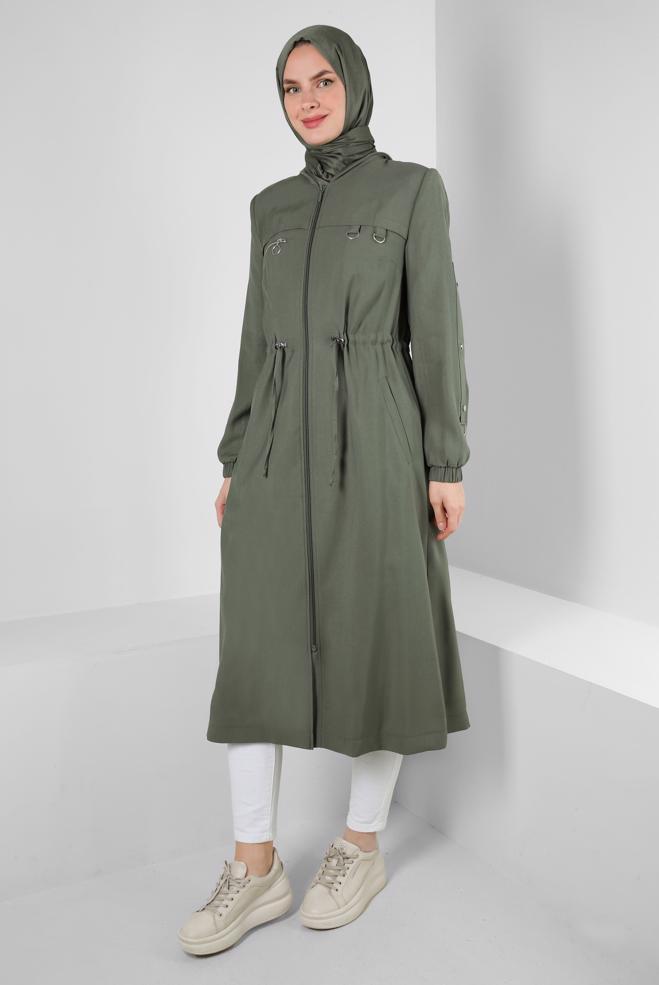 Tesettür giyim HAKİ KAPÜŞONLU BELİ BÜZGÜLÜ TRENÇKOT 10780 - ALVİNA