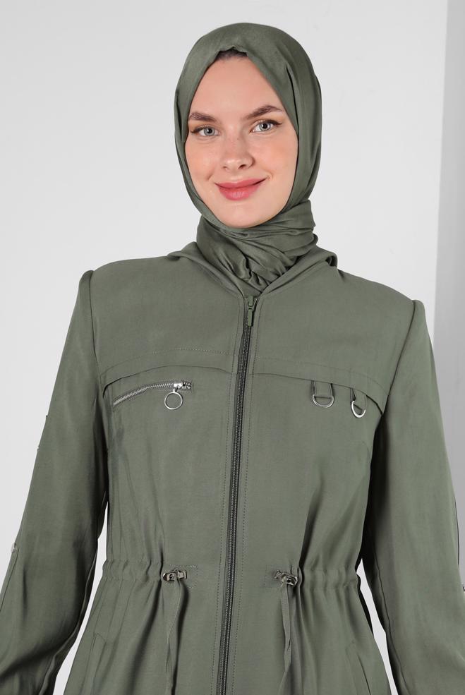 Tesettür giyim HAKİ KAPÜŞONLU BELİ BÜZGÜLÜ TRENÇKOT 10780 - ALVİNA