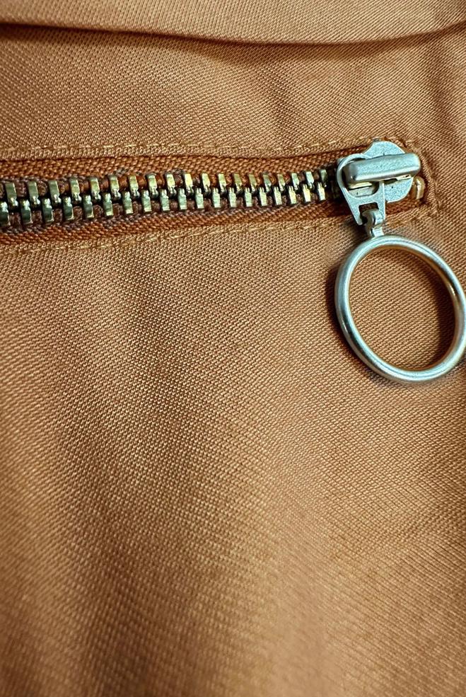 Tesettür giyim TABA KAPÜŞONLU BELİ BÜZGÜLÜ TRENÇKOT 10780 - ALVİNA