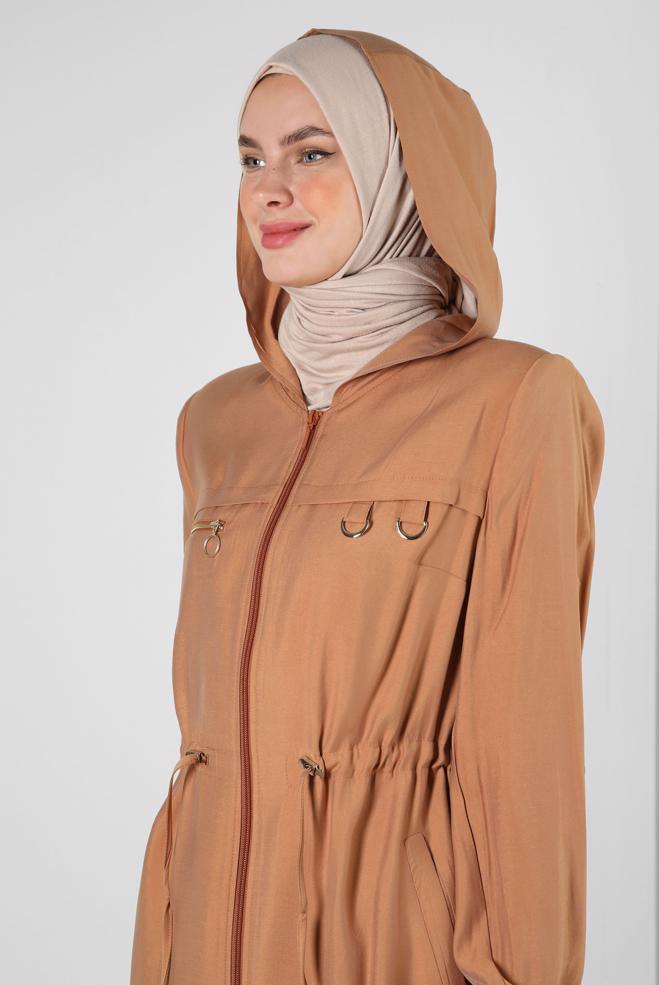 Tesettür giyim KAHVE KAPÜŞONLU BELİ BÜZGÜLÜ TRENÇKOT 10780 - ALVİNA