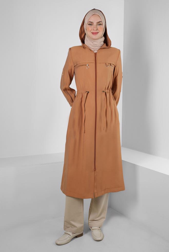 Tesettür giyim KAHVE KAPÜŞONLU BELİ BÜZGÜLÜ TRENÇKOT 10780 - ALVİNA