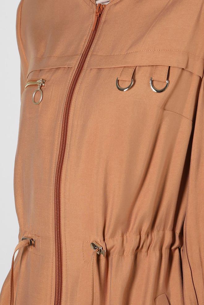 Tesettür giyim KAHVE KAPÜŞONLU BELİ BÜZGÜLÜ TRENÇKOT 10780 - ALVİNA