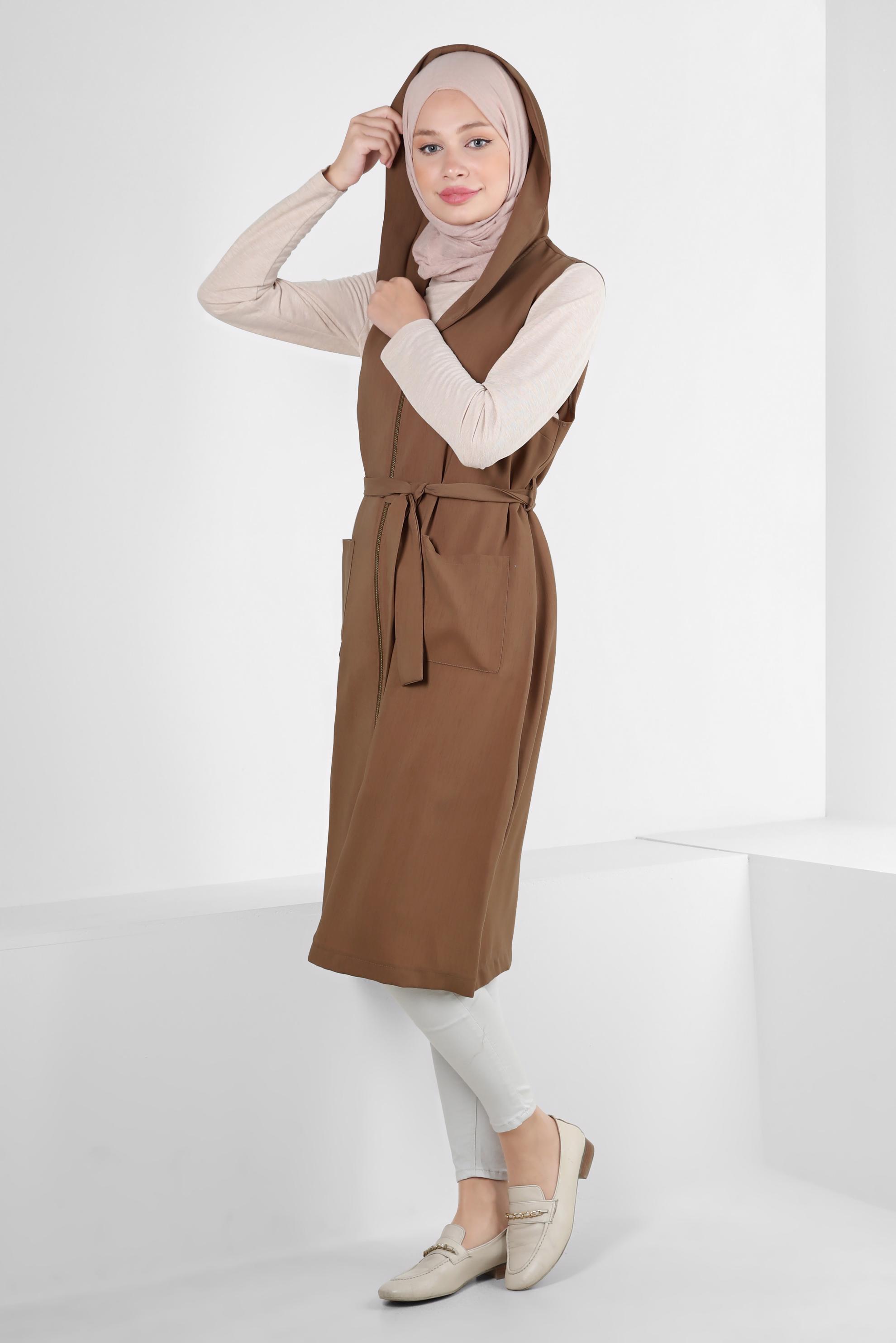 Tesettür giyim KAHVE KAPÜŞONLU FERMUARLI CEPLİ YELEK 43872