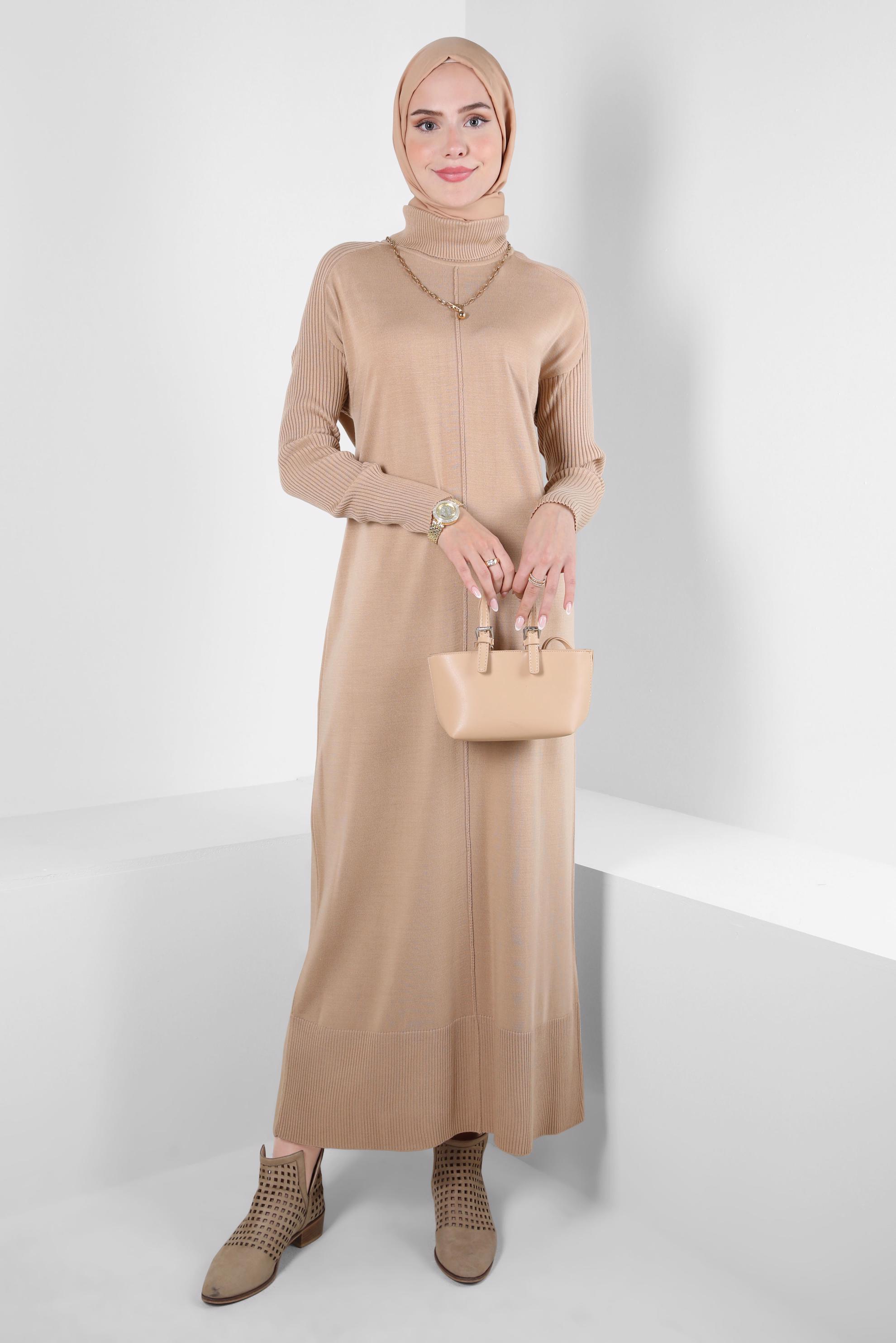 Tesettür giyim BEJ BOĞAZLI YAKA TRİKO ELBİSE 44004