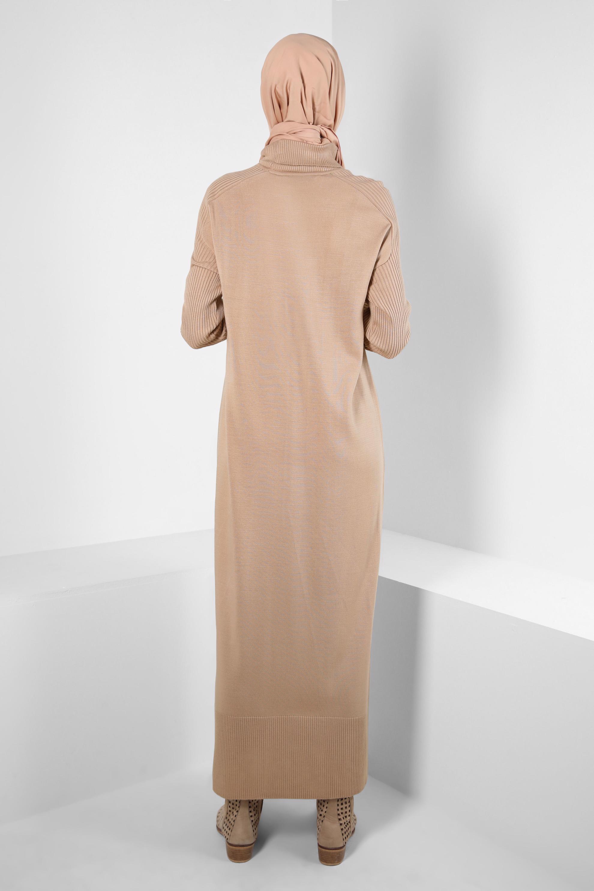 Tesettür giyim BEJ BOĞAZLI YAKA TRİKO ELBİSE 44004