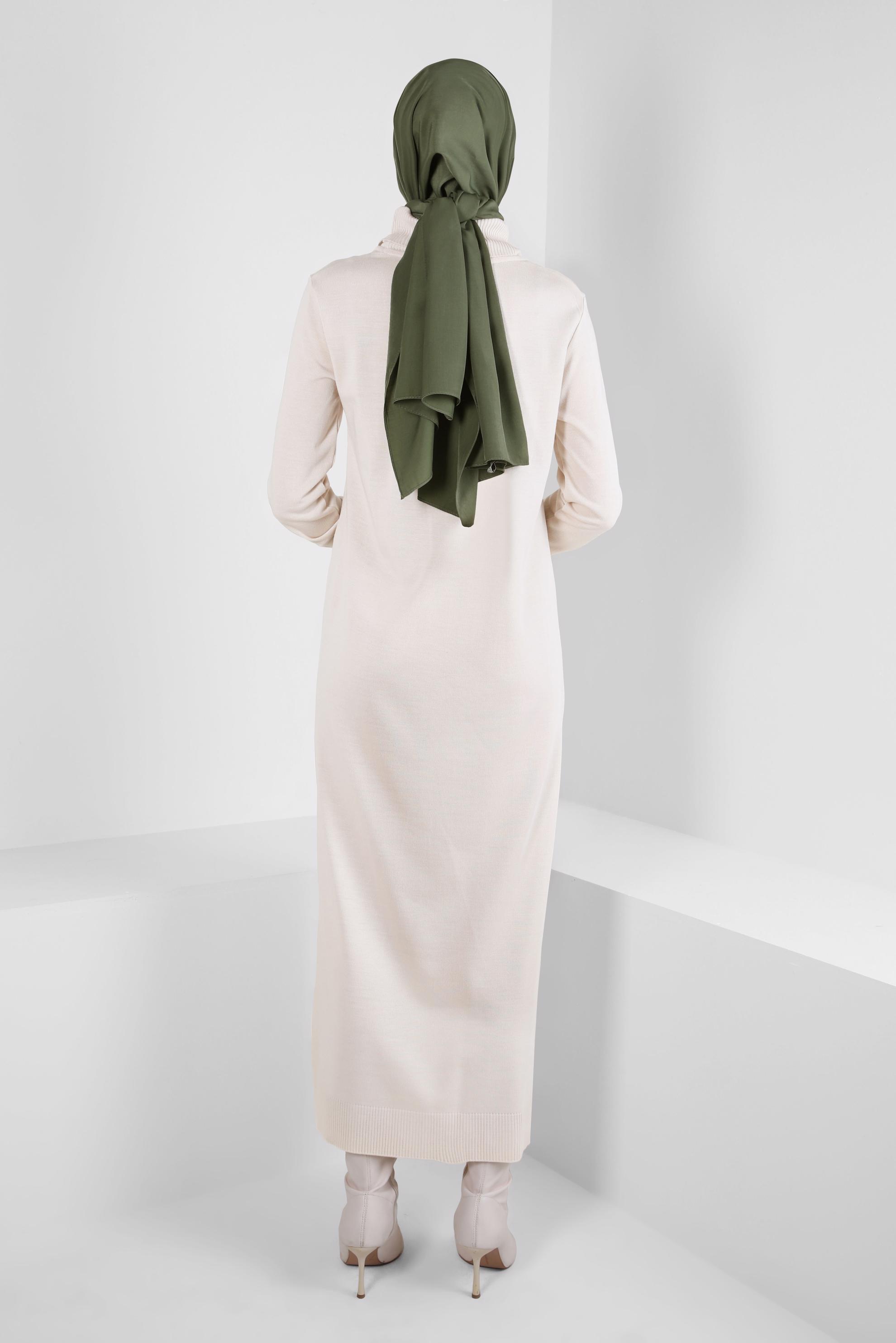 Tesettür giyim BEJ BOĞAZLI YAKA TRİKO ELBİSE 44005