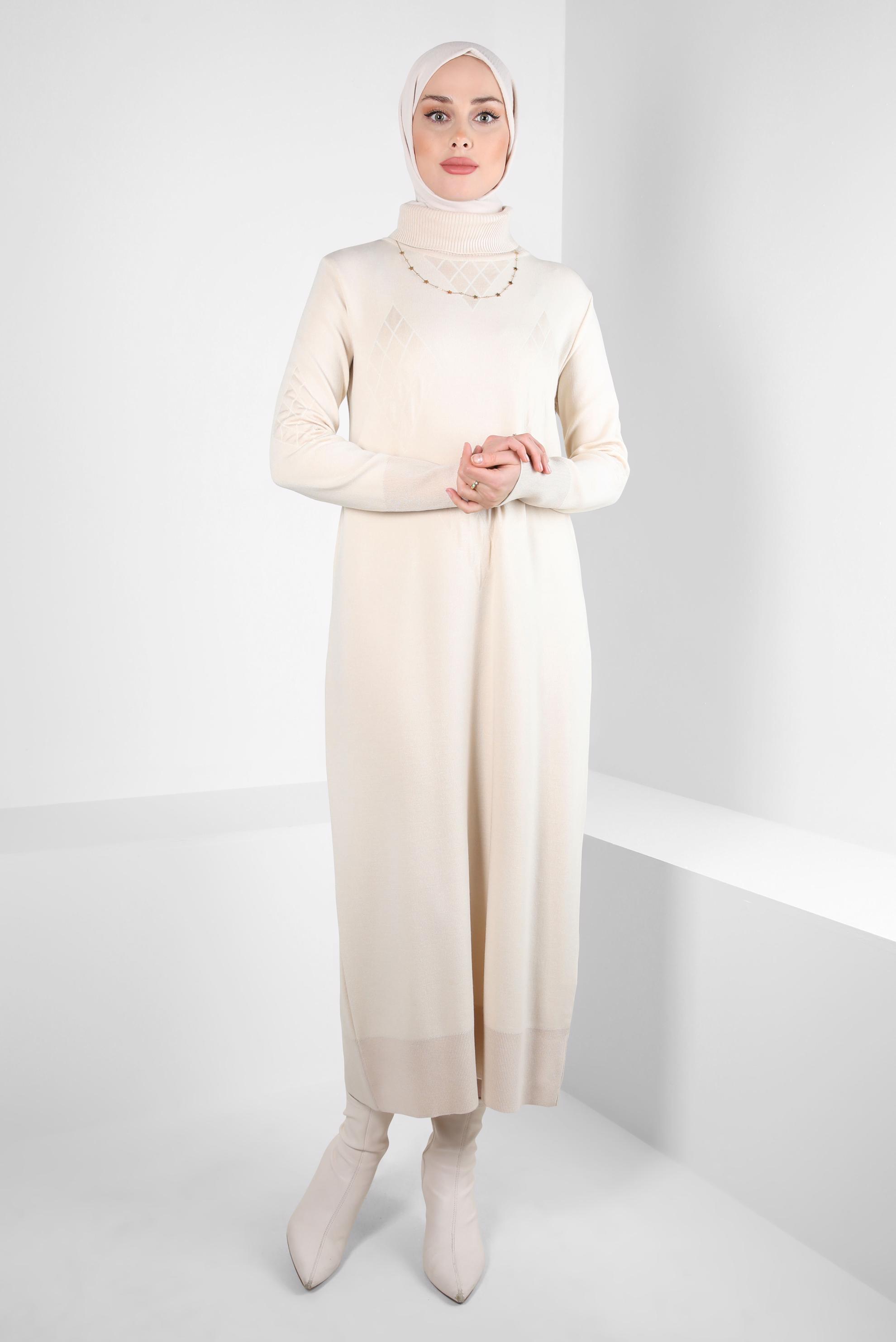 Tesettür giyim BEJ BOĞAZLI YAKA TRİKO ELBİSE 44023