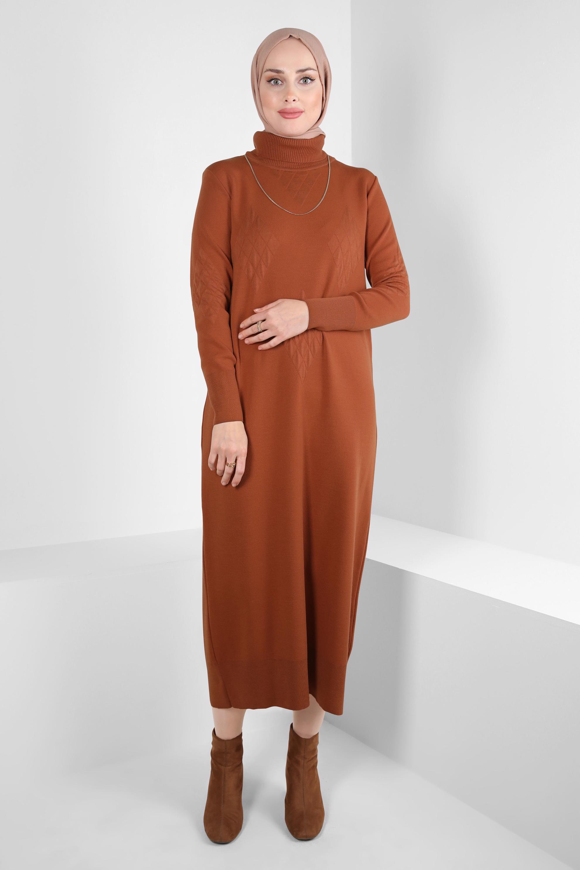 Tesettür giyim TURUNCU BOĞAZLI YAKA TRİKO ELBİSE 44023