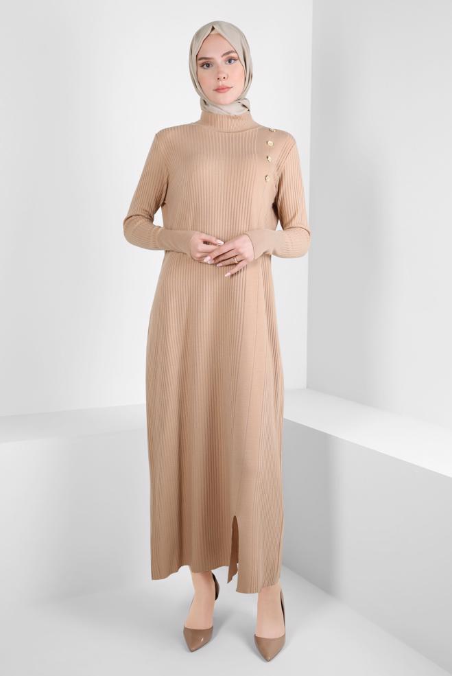 Tesettür giyim BEJ DÜĞME DETAYLI TRİKO ELBİSE 44024 - ALVİNA