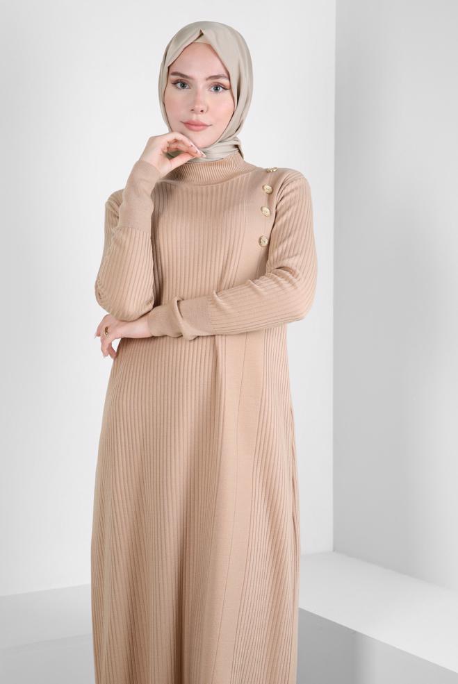 Tesettür giyim BEJ DÜĞME DETAYLI TRİKO ELBİSE 44024 - ALVİNA