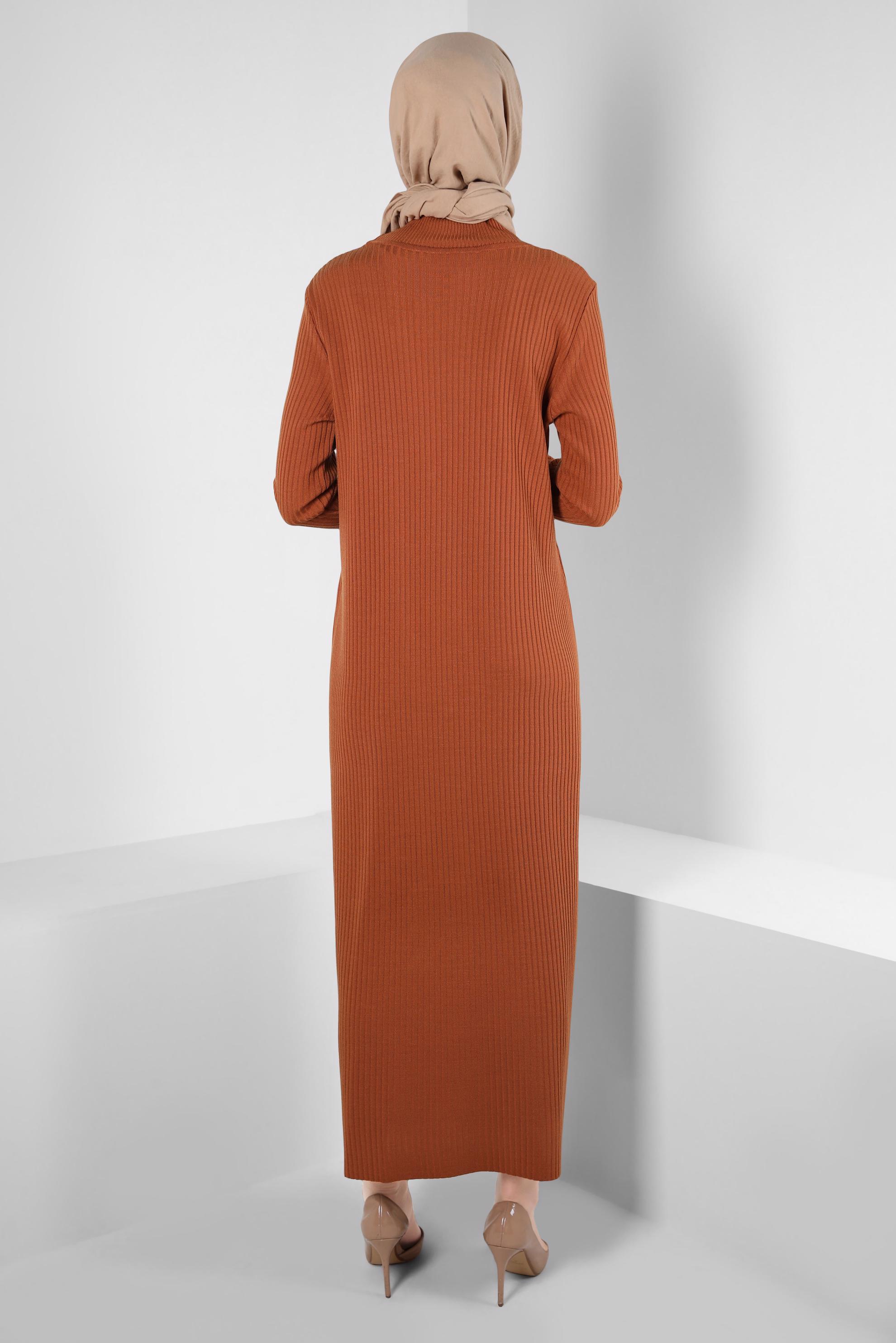Tesettür giyim TURUNCU DÜĞME DETAYLI TRİKO ELBİSE 44024