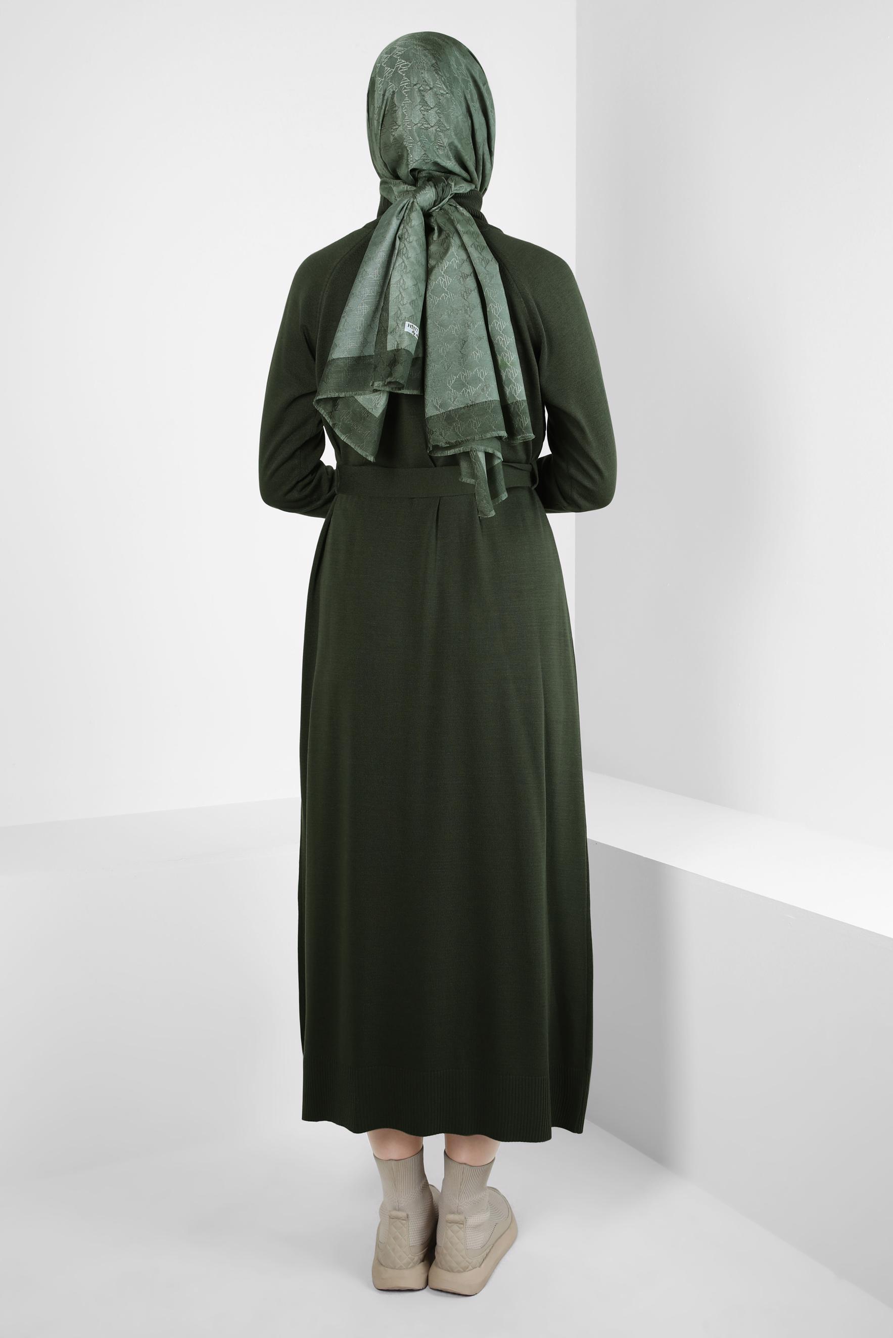 Tesettür giyim HAKİ KUŞAKLI TRİKO ELBİSE 44093