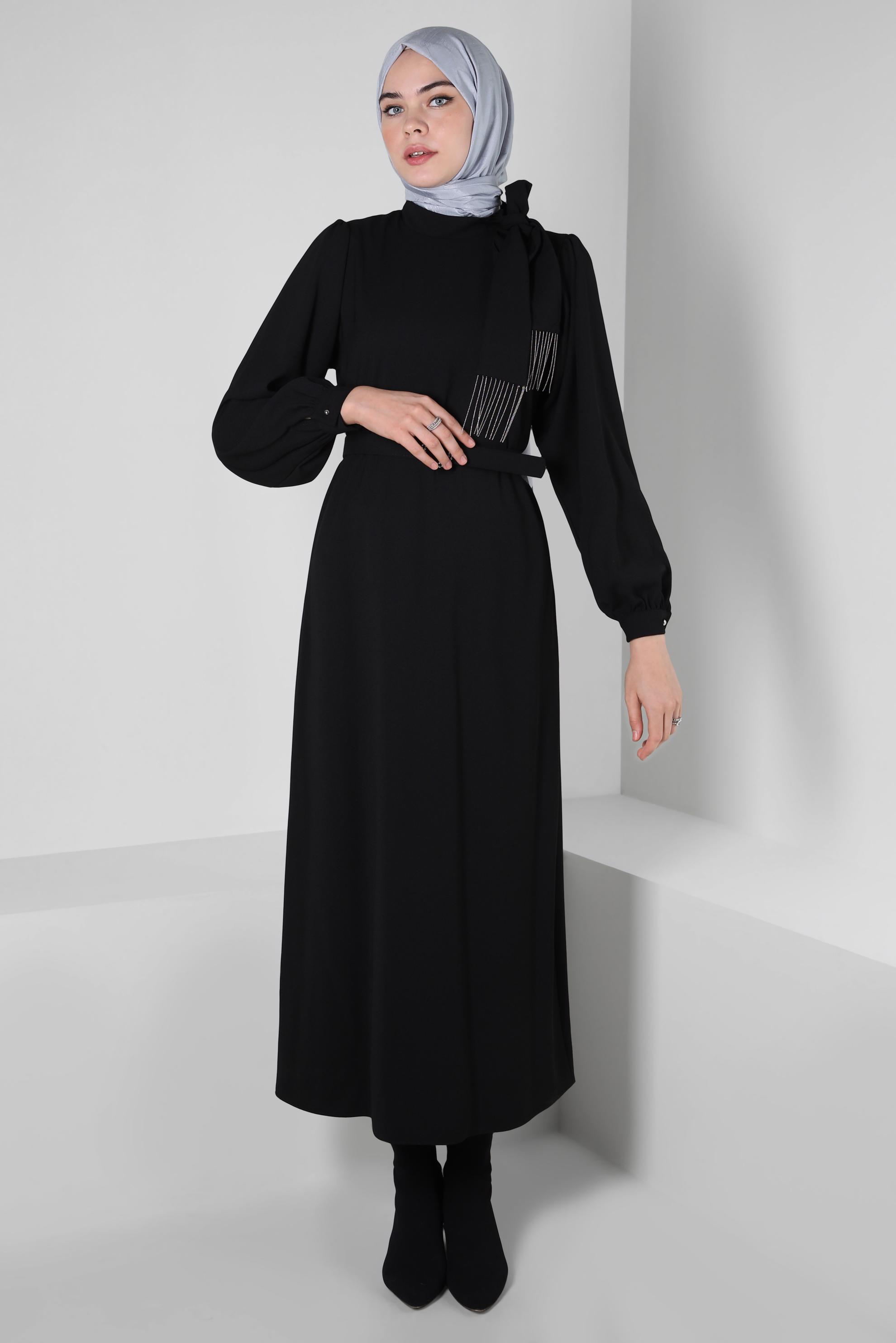 Tesettür giyim SİYAH KEMERLİ KREP ELBİSE 44167