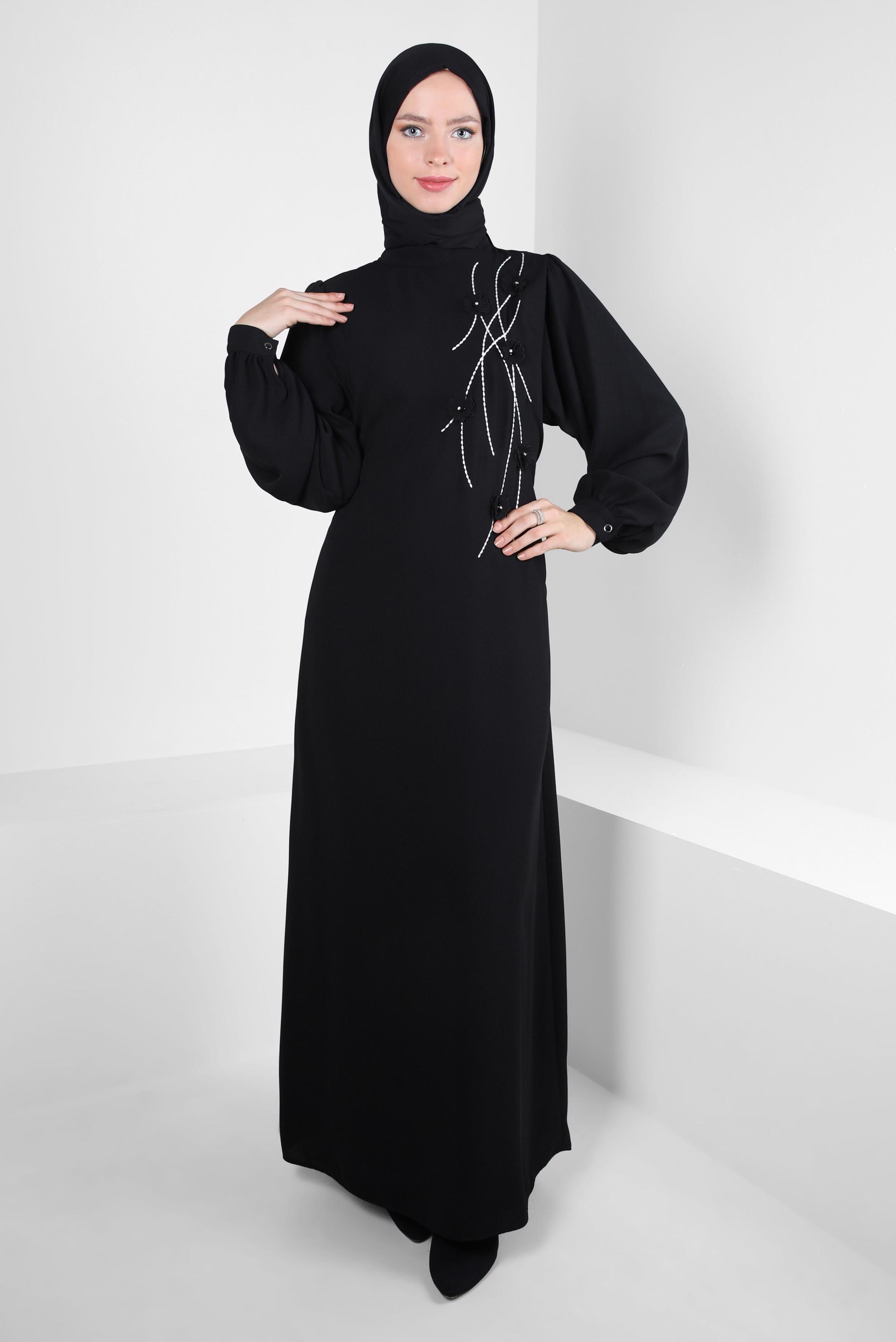 Tesettür giyim SİYAH ÇİÇEK DETAYLI KREP ELBİSE 44179