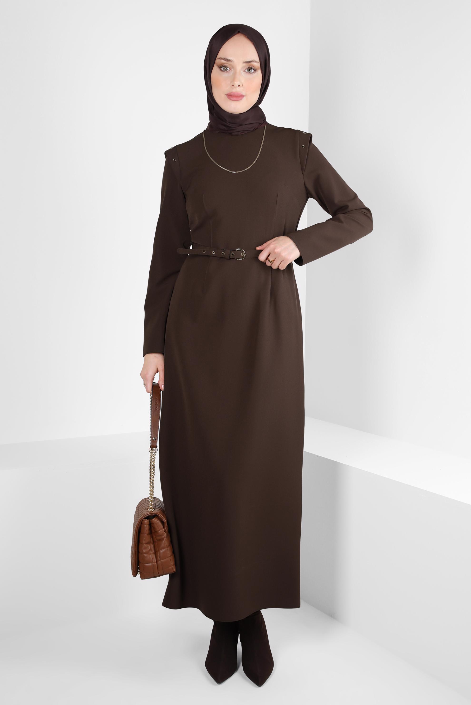 Tesettür giyim KAHVE KUŞGÖZÜ DETAYLI KEMERLİ ELBİSE 44298