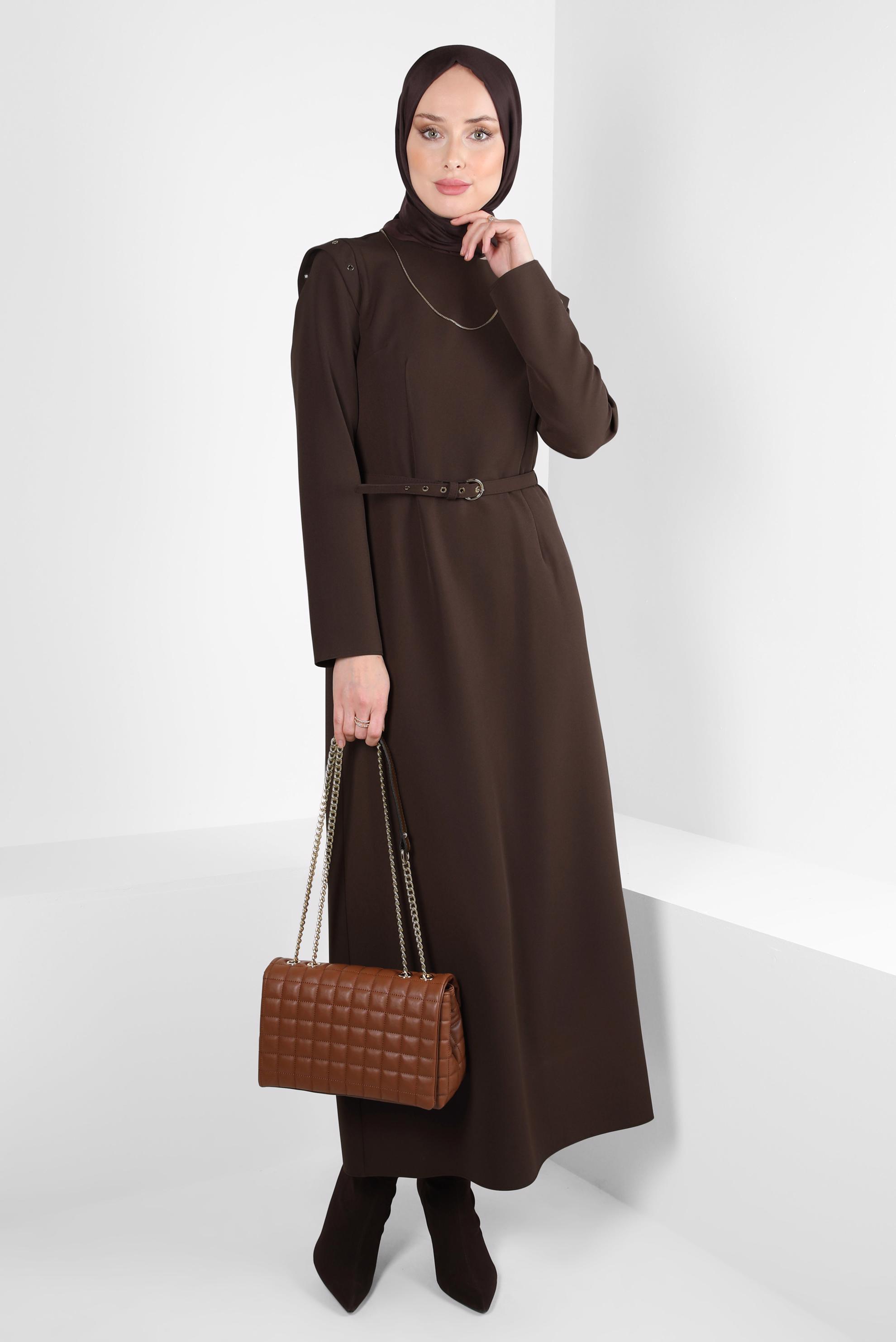 Tesettür giyim KAHVE KUŞGÖZÜ DETAYLI KEMERLİ ELBİSE 44298