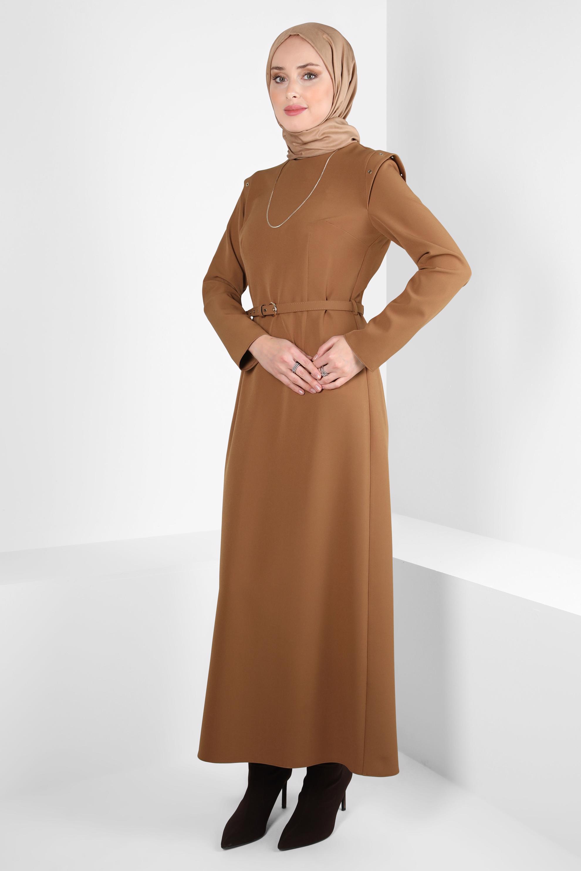 Tesettür giyim TABA KUŞGÖZÜ DETAYLI KEMERLİ ELBİSE 44298