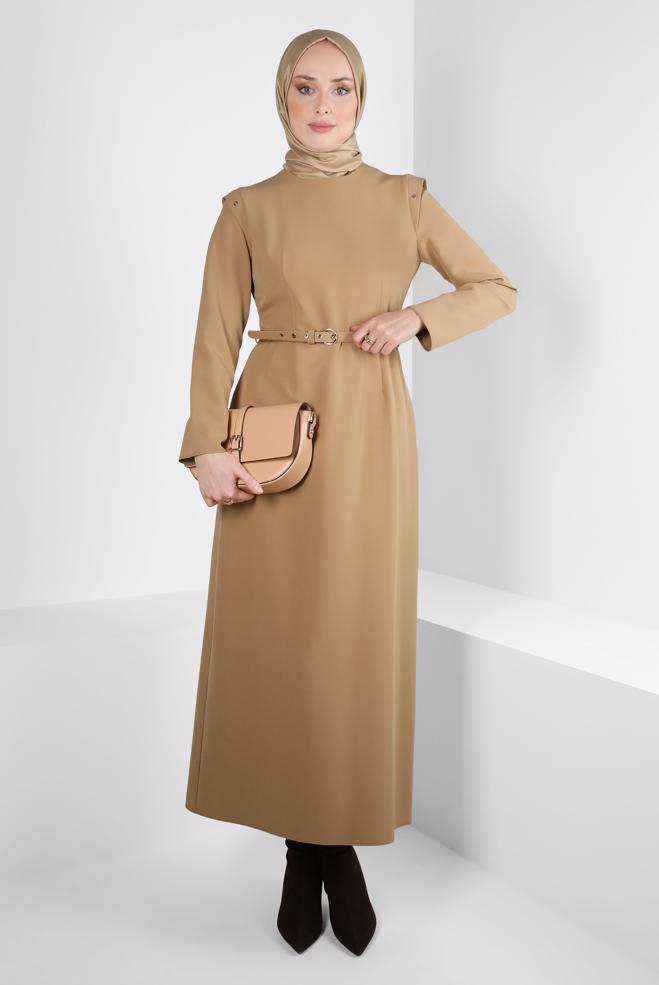 Tesettür giyim KAHVE KUŞGÖZÜ DETAYLI KEMERLİ ELBİSE 44298 - ALVİNA