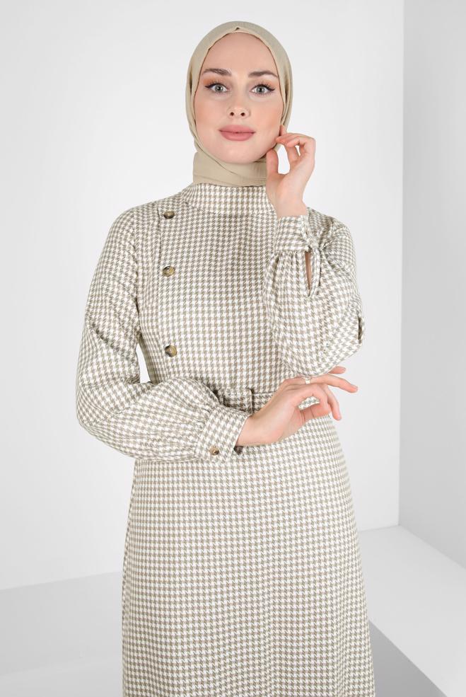 Tesettür giyim BEJ KAZAYAĞI DESENLİ KEMERLİ ELBİSE 44345 - ALVİNA