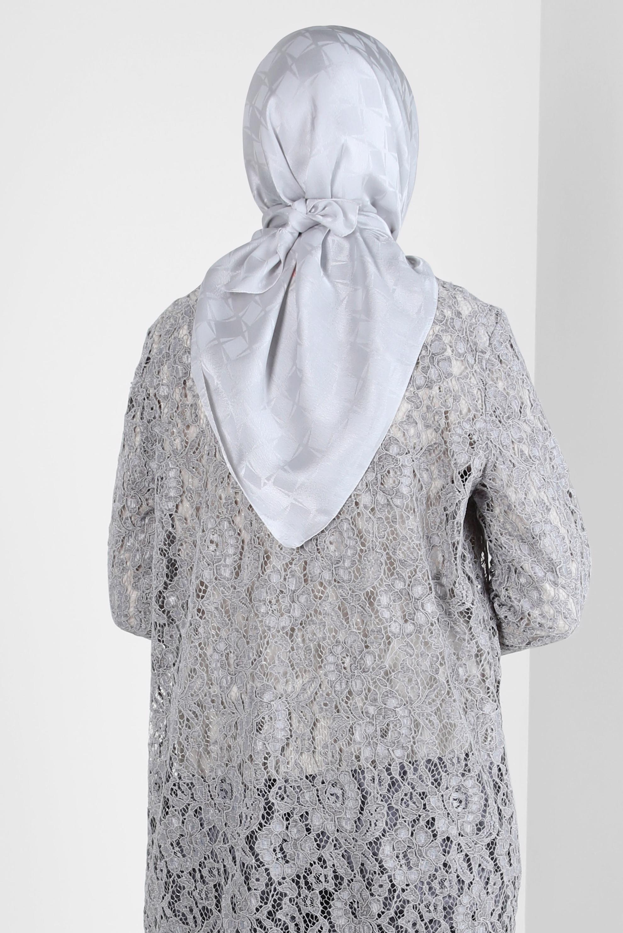 Tesettür giyim GÜMÜŞ ALVİNA JAKARLI EŞARP 8308