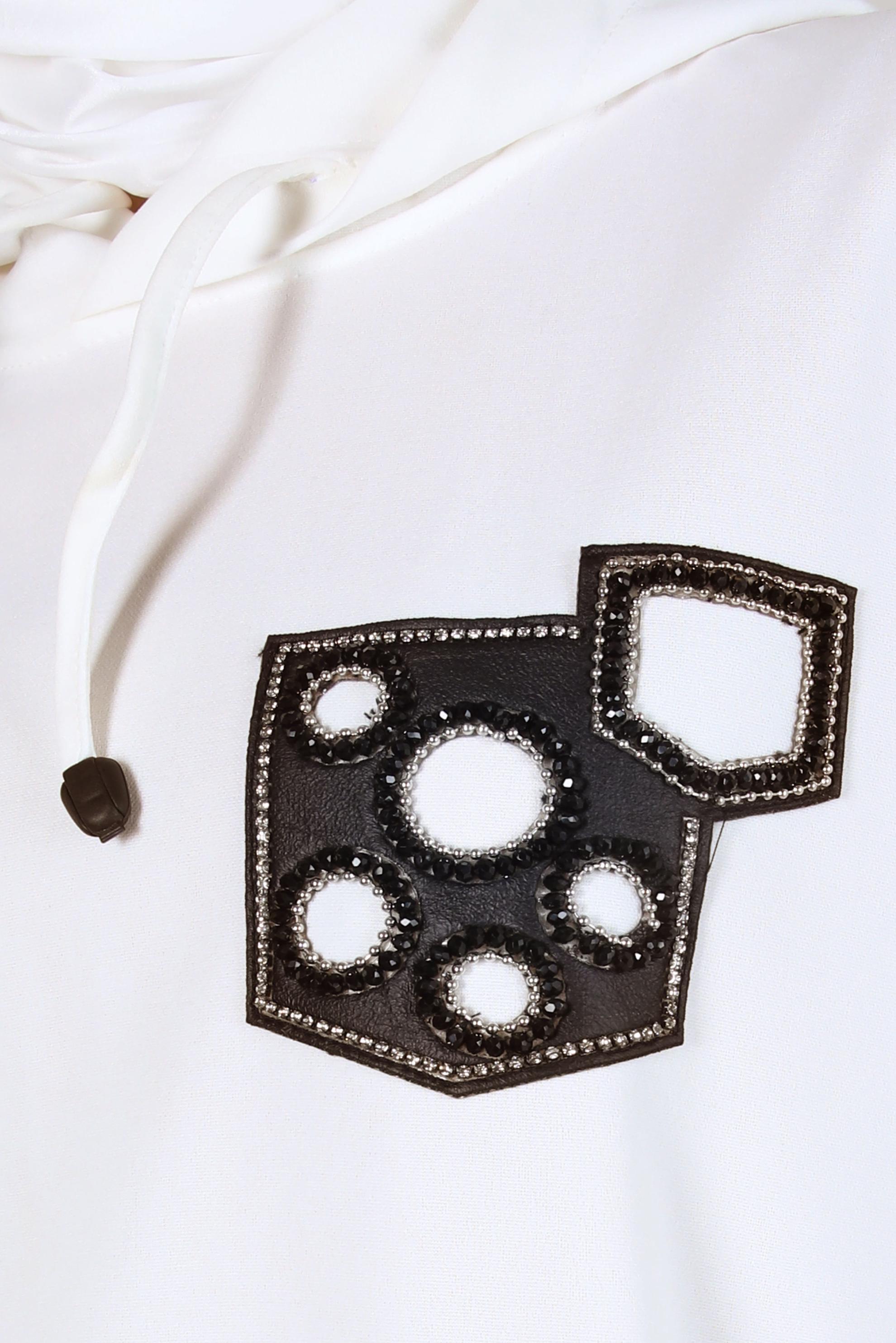 Tesettür giyim BEYAZ KAPÜŞONLU EŞOFMAN TUNİK 44120