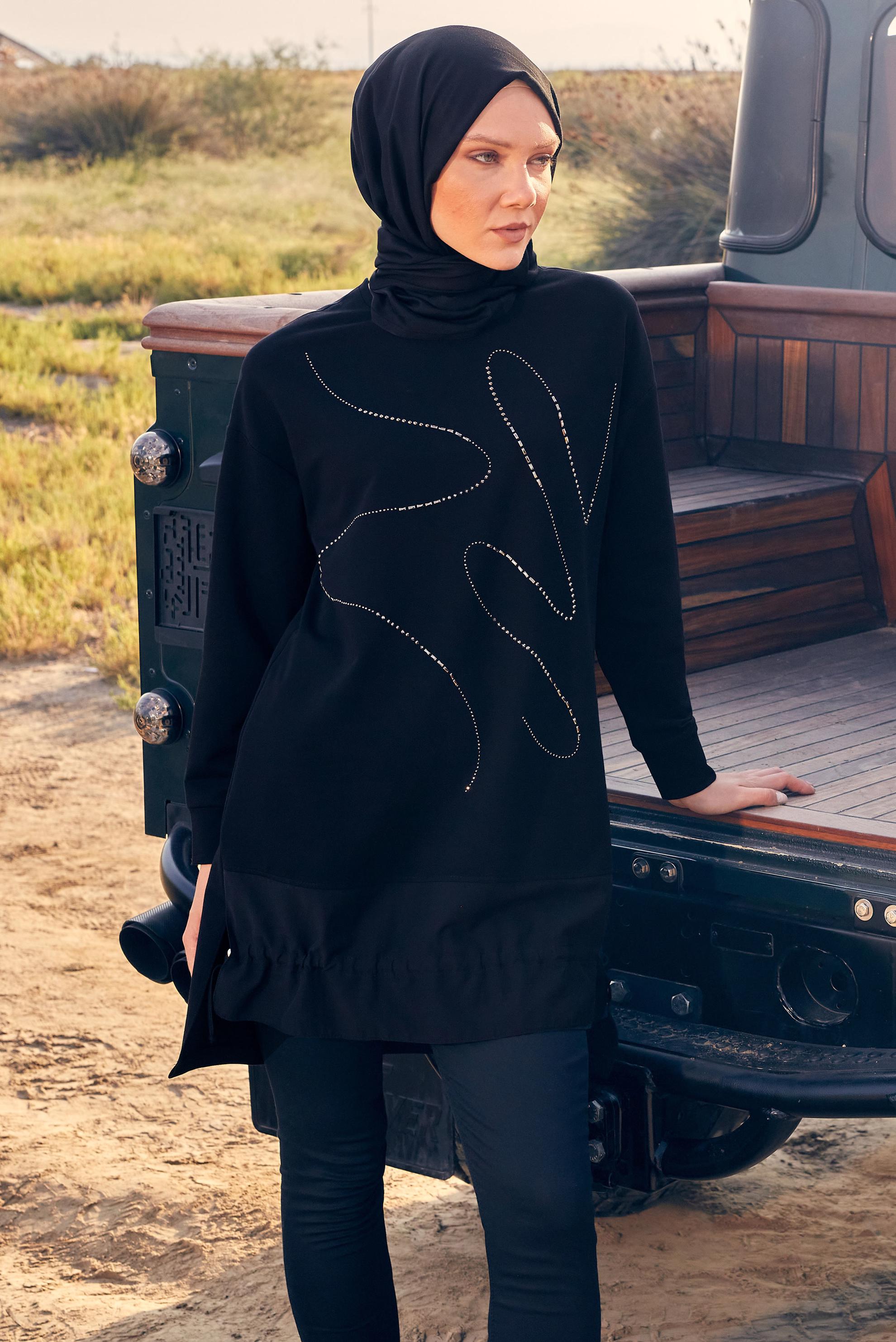 Tesettür giyim SİYAH TAŞ BASKILI EŞOFMAN TUNİK 44182