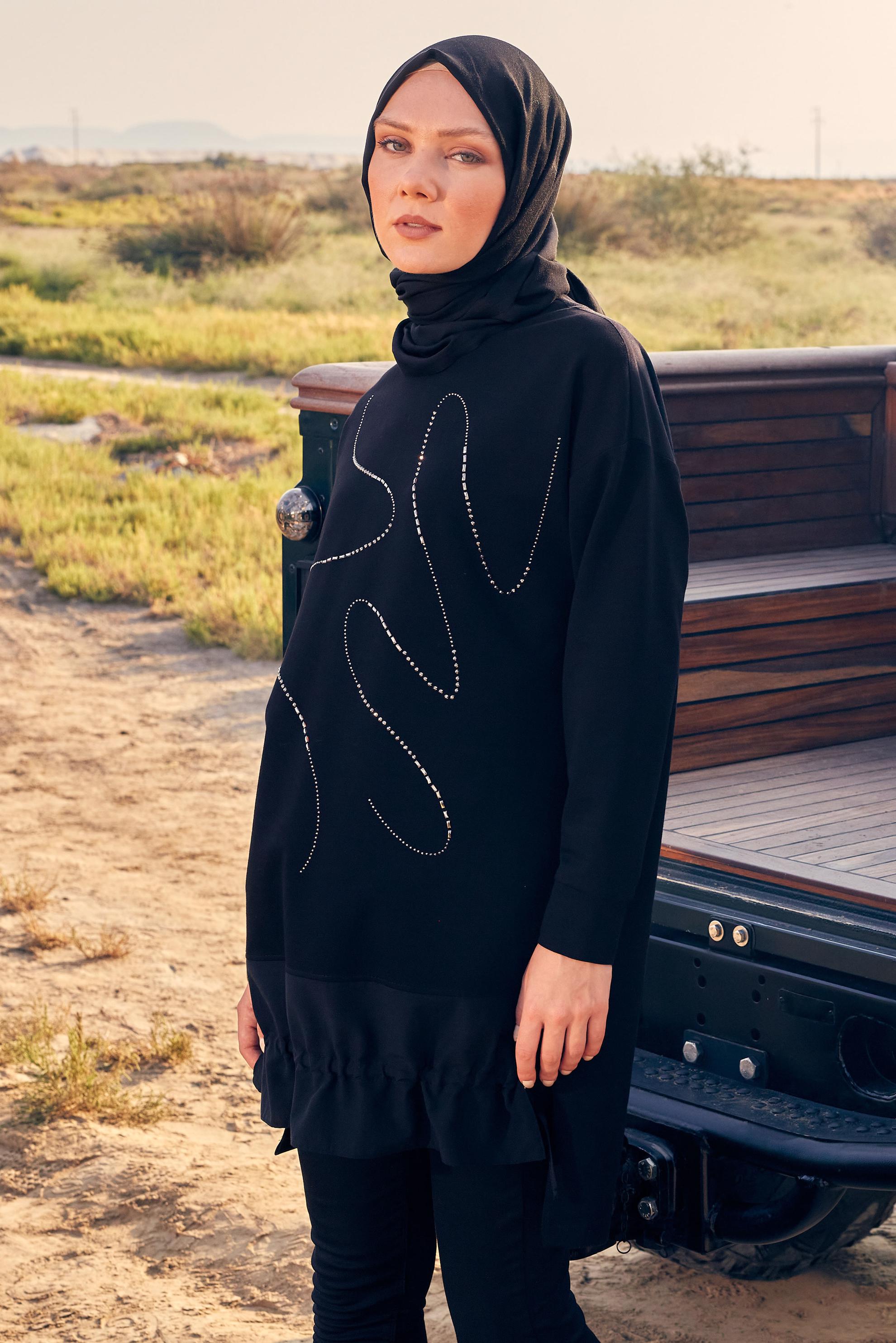 Tesettür giyim SİYAH TAŞ BASKILI EŞOFMAN TUNİK 44182